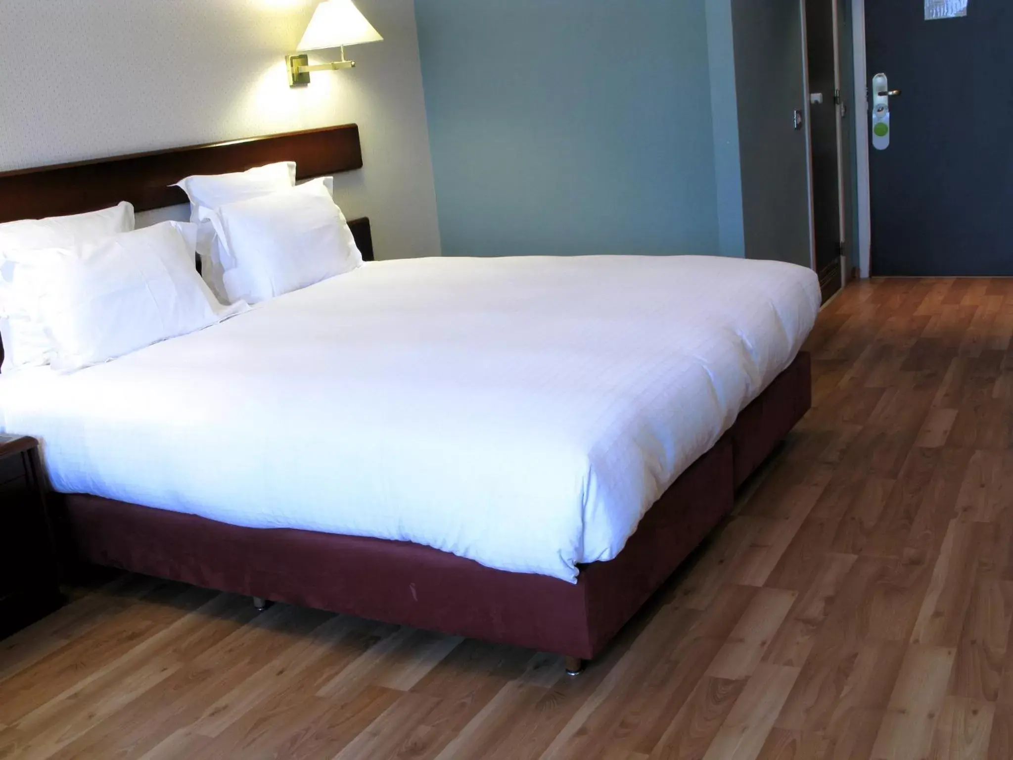 Bed in Bedford Hotel & Congress Centre