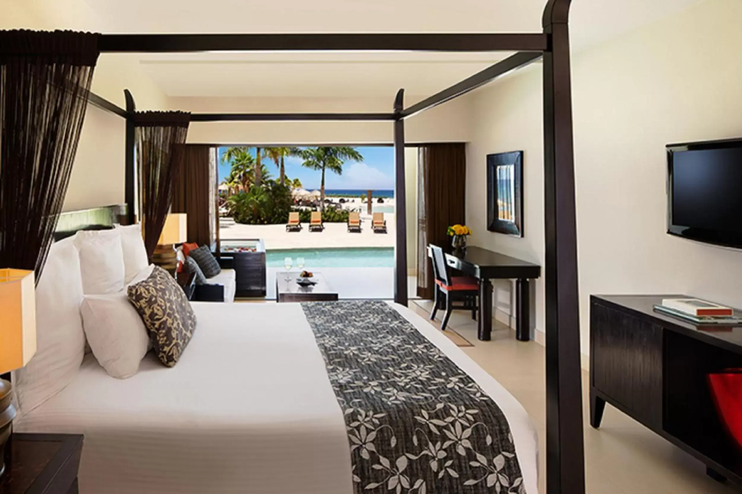 Bed in Secrets Wild Orchid