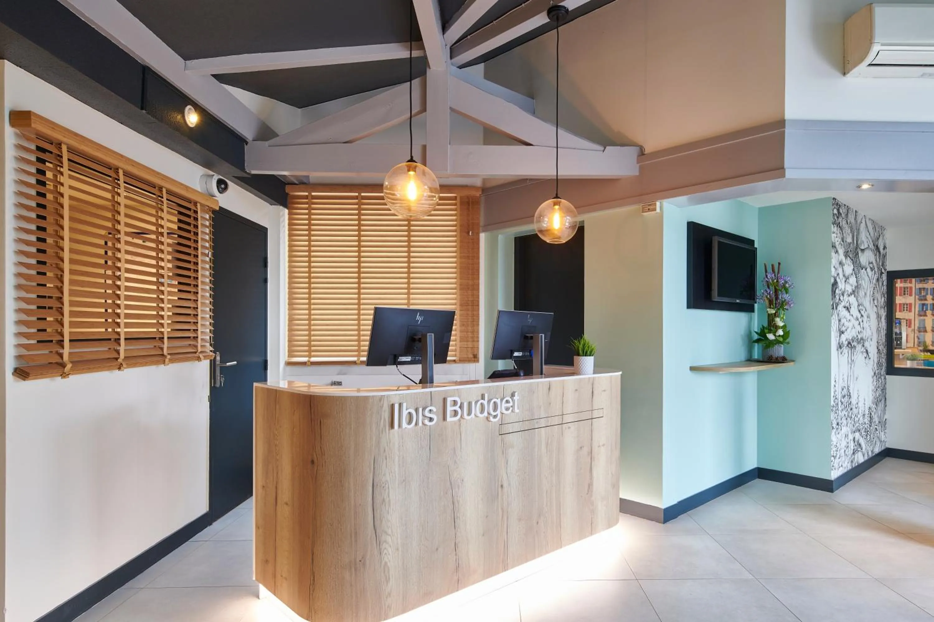 Lobby or reception in ibis budget Bayonne