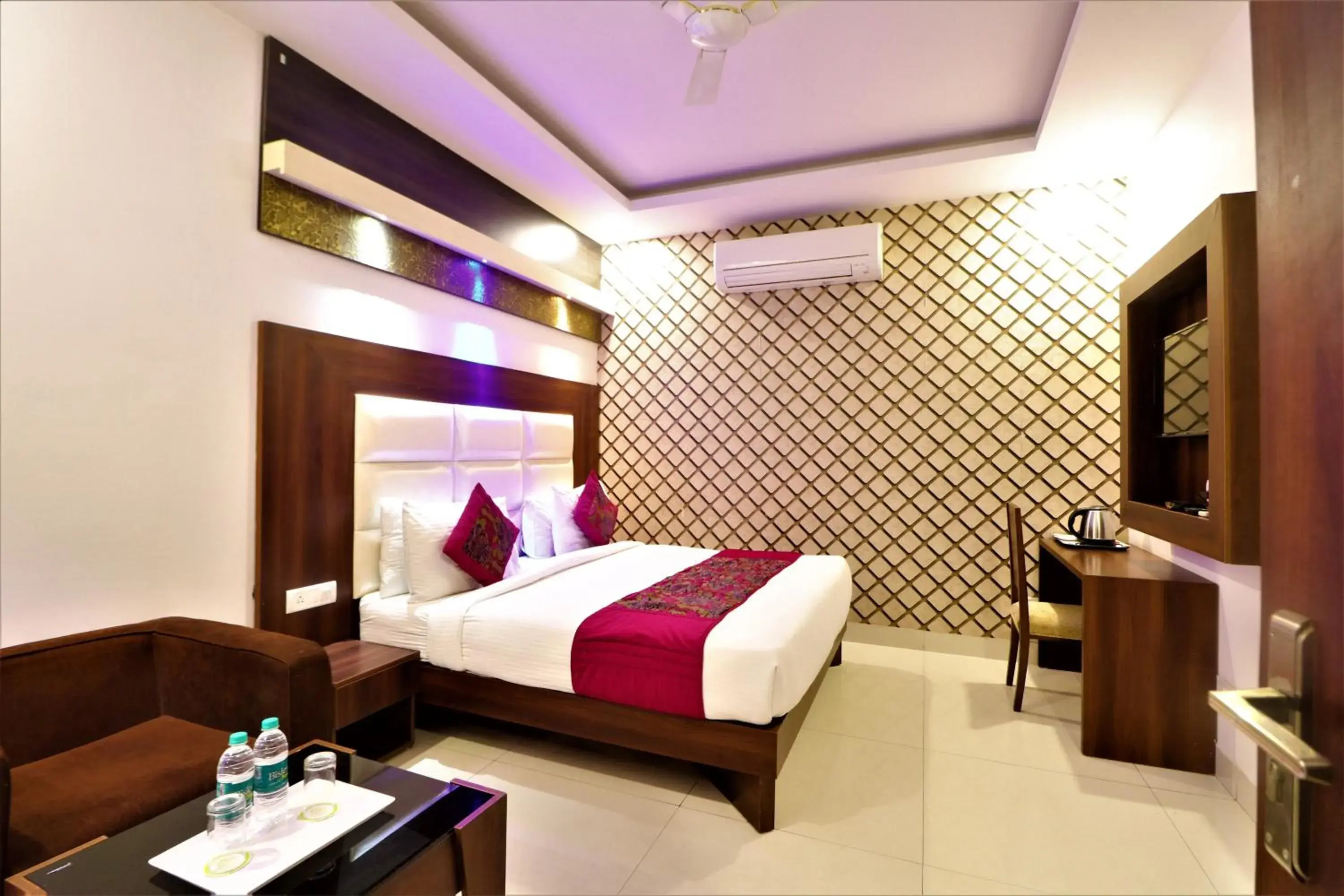 Coffee/tea facilities, Bed in Hotel Aeropath Near IGI Airport Delhi