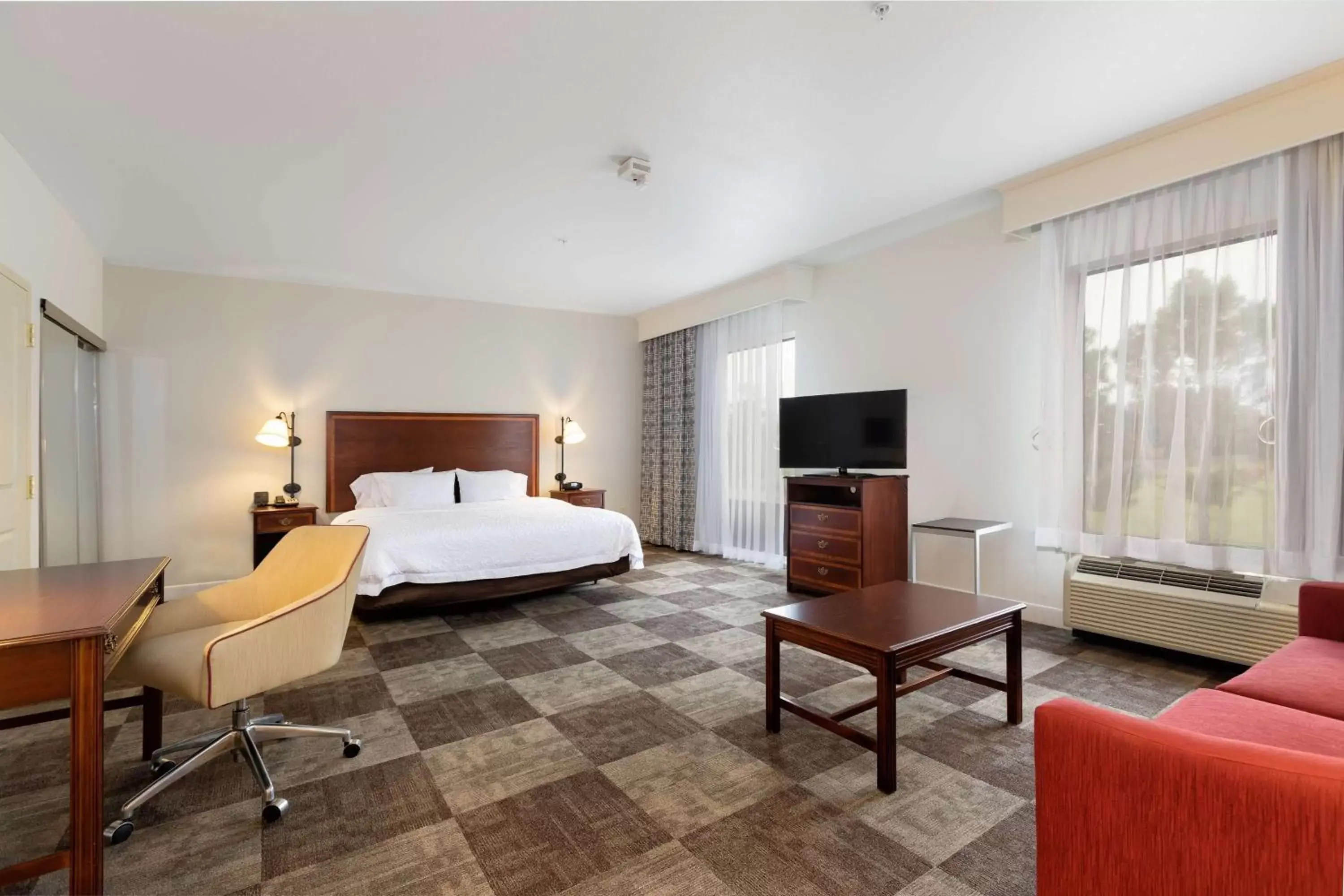 Bedroom in Hampton Inn & Suites Baton Rouge - I-10 East