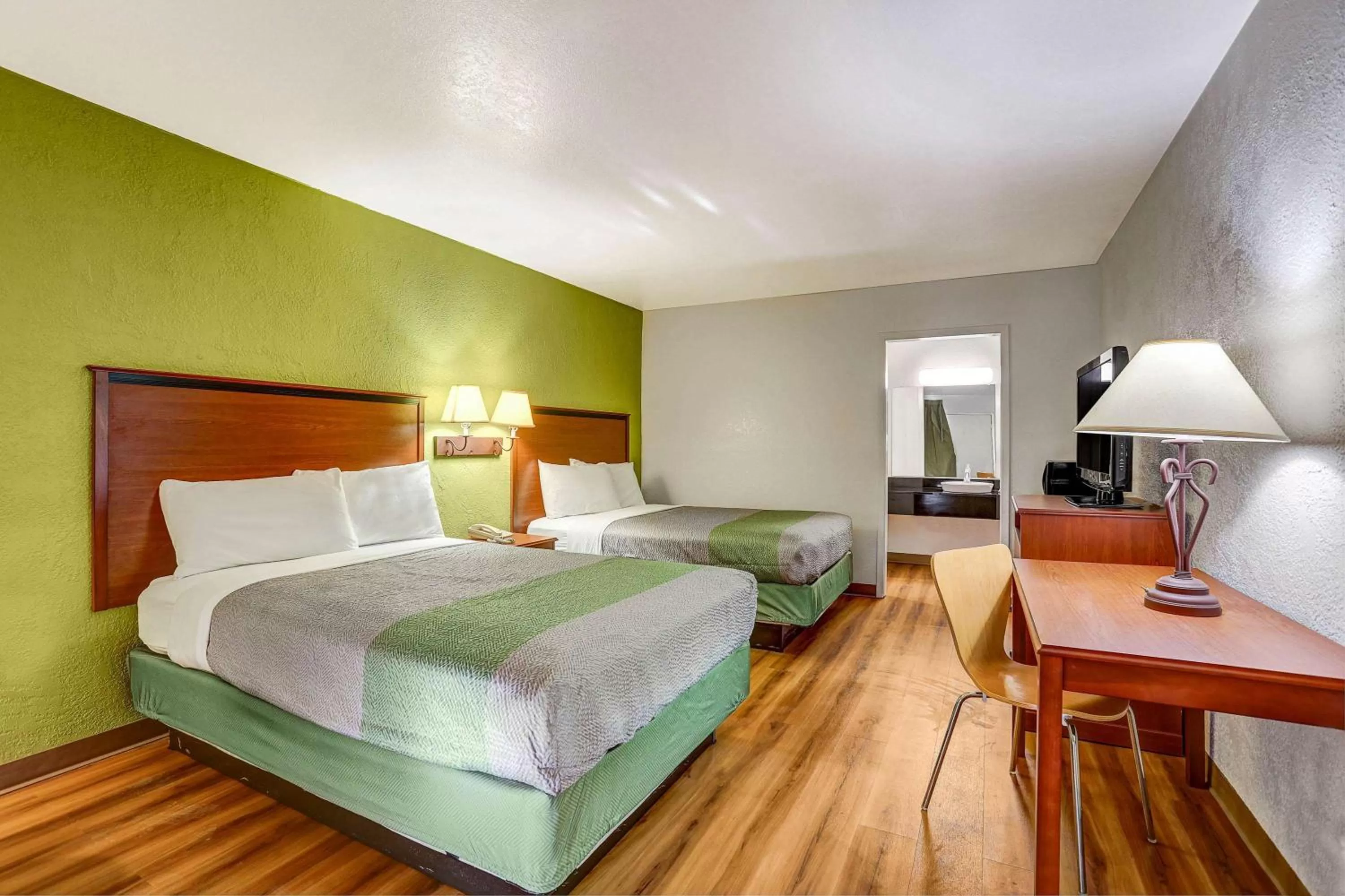 Quadruple Room - Disability Access - Non-Smoking in Econo Lodge Sonora