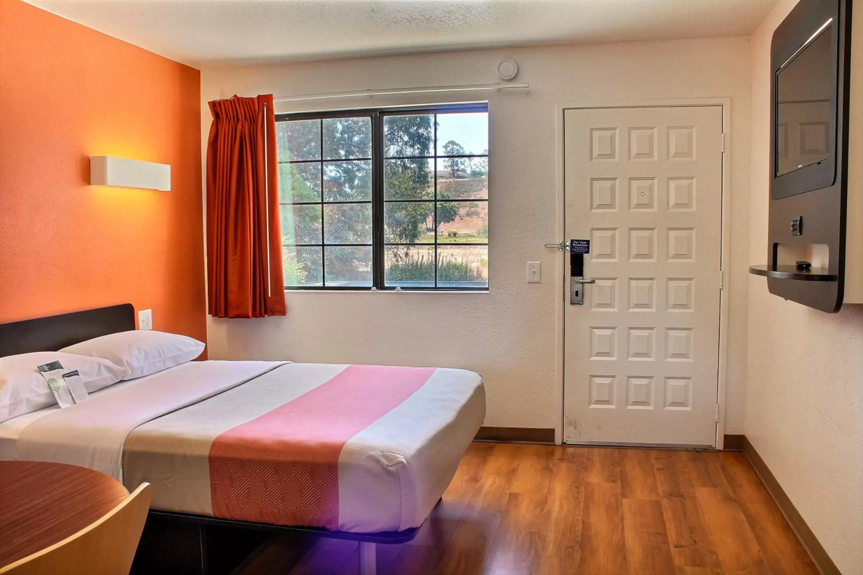 Photo of the whole room, Bed in Motel 6-San Luis Obispo, CA - South