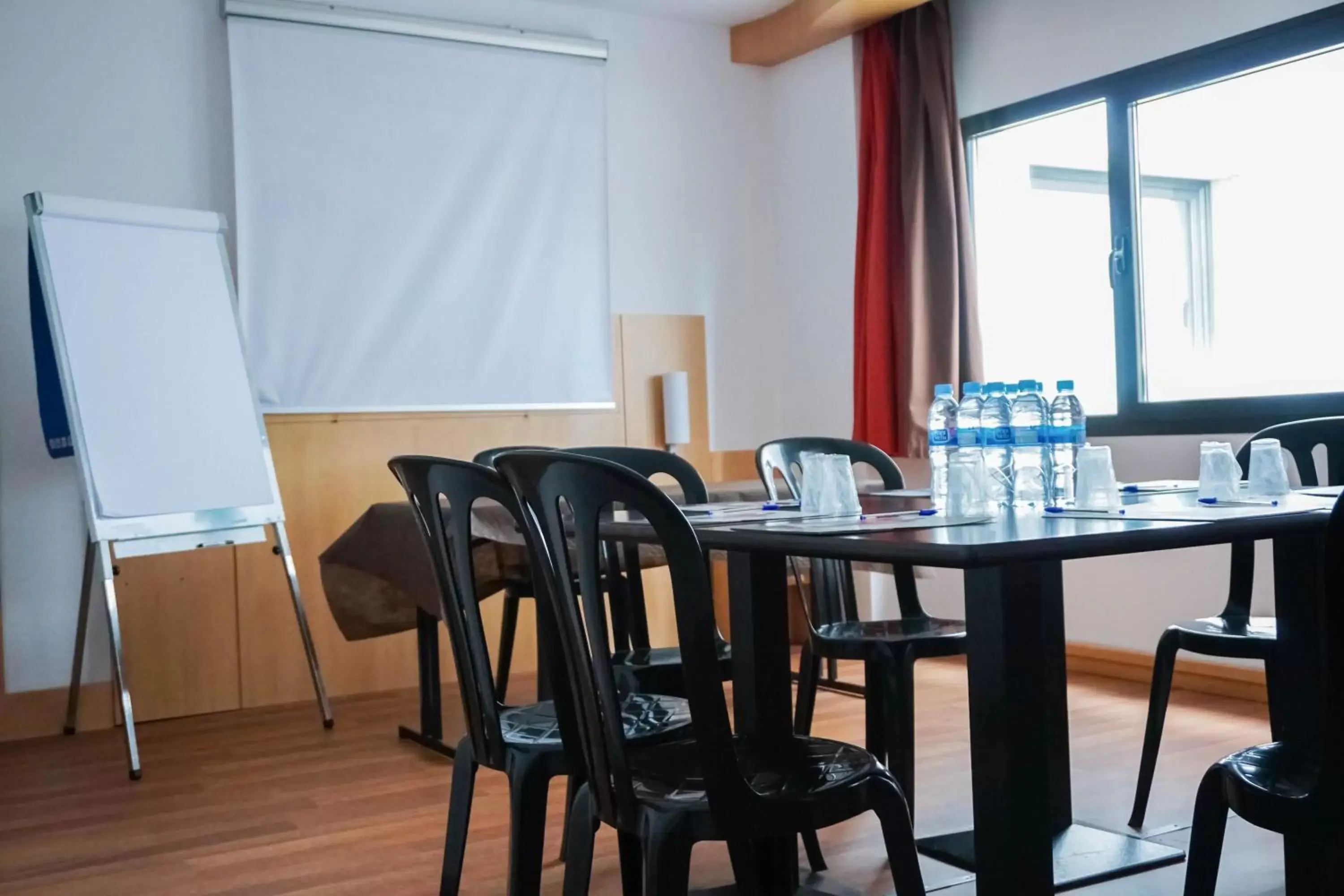 Meeting/conference room, Dining Area in Ibis Girona