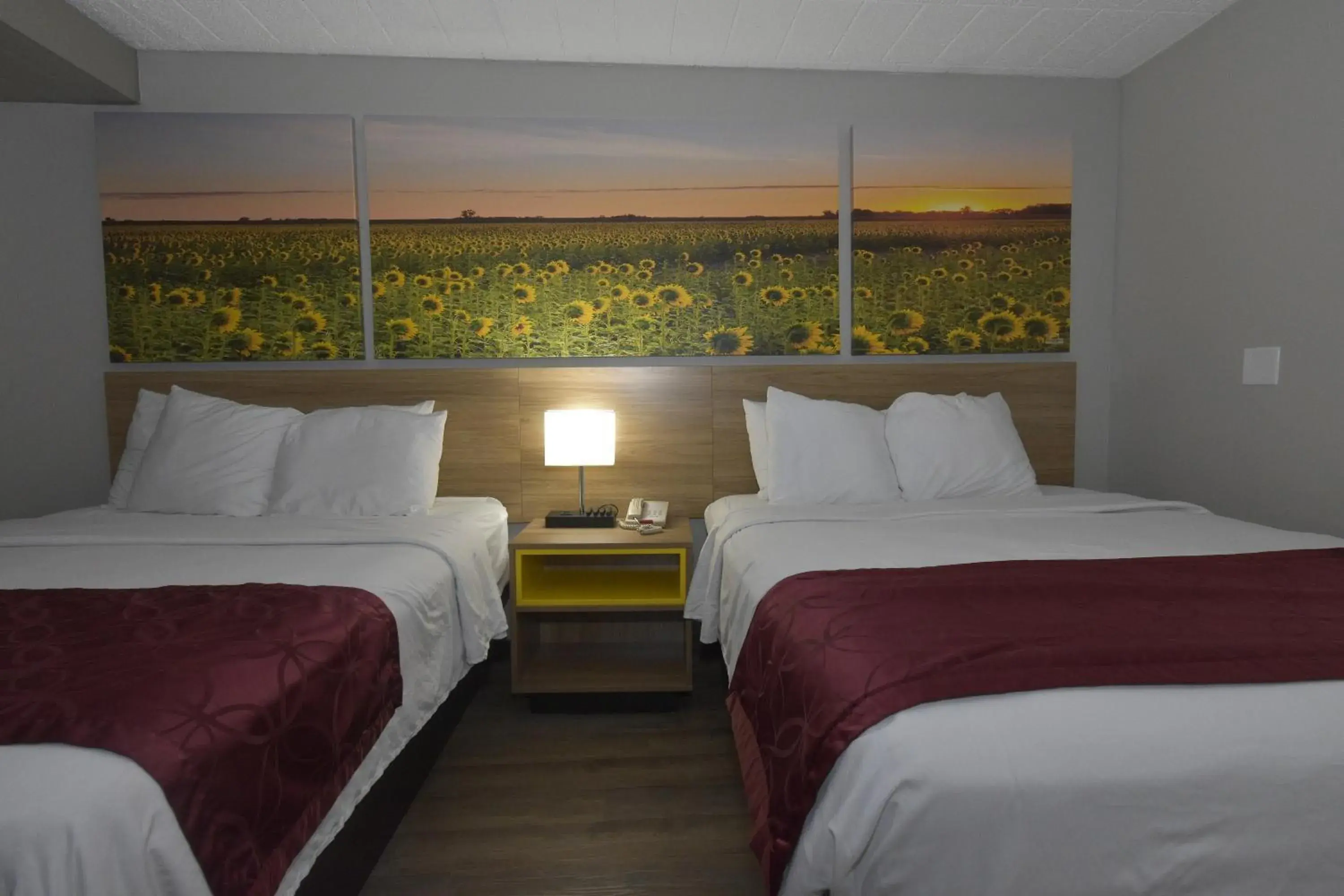 Bed in Days Inn by Wyndham West Allis/Milwaukee Bed in Days Inn by Wyndham West Allis/Milwaukee