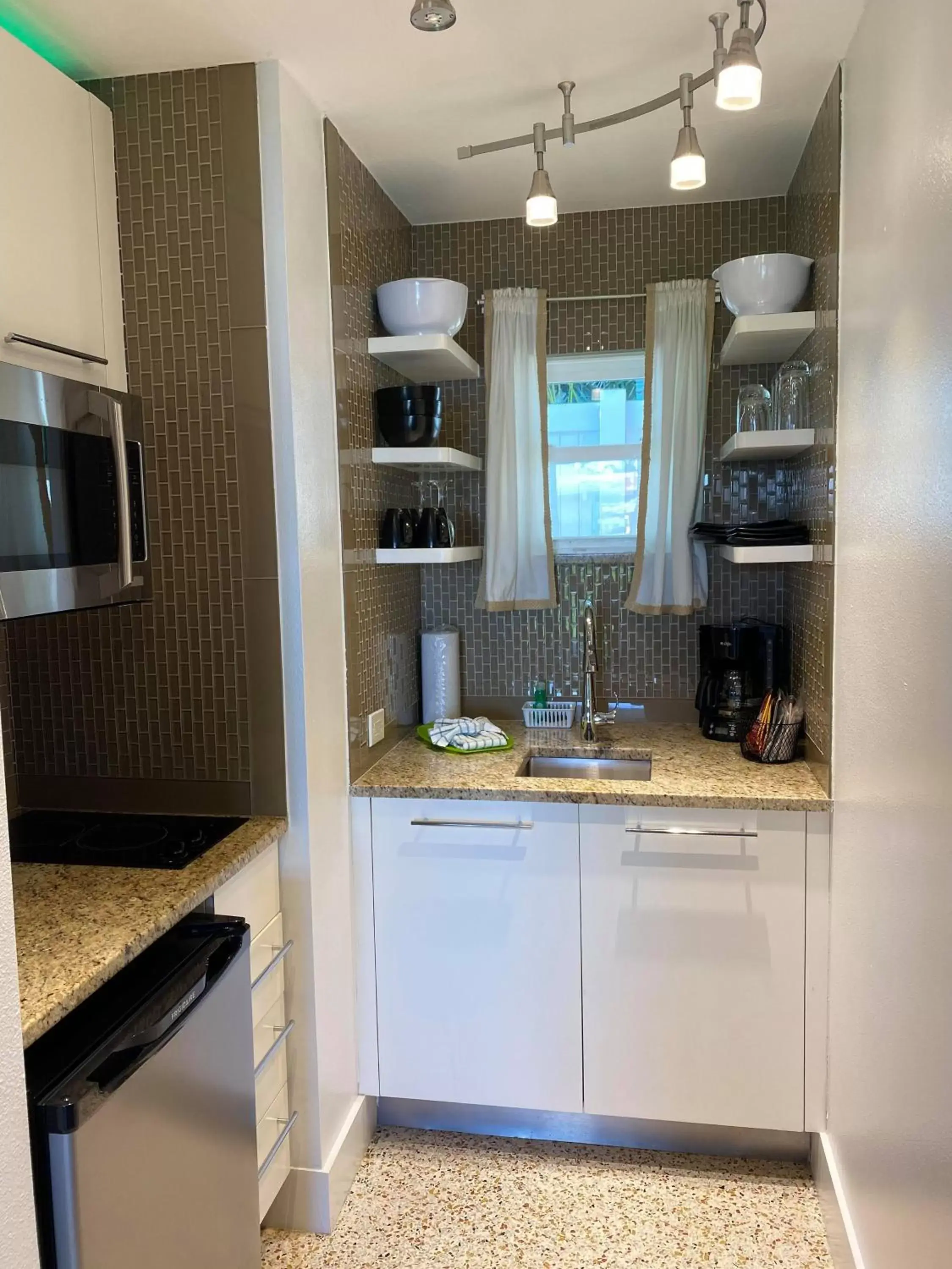 Kitchen/Kitchenette in Captiva Beach Resort (open private beach access)