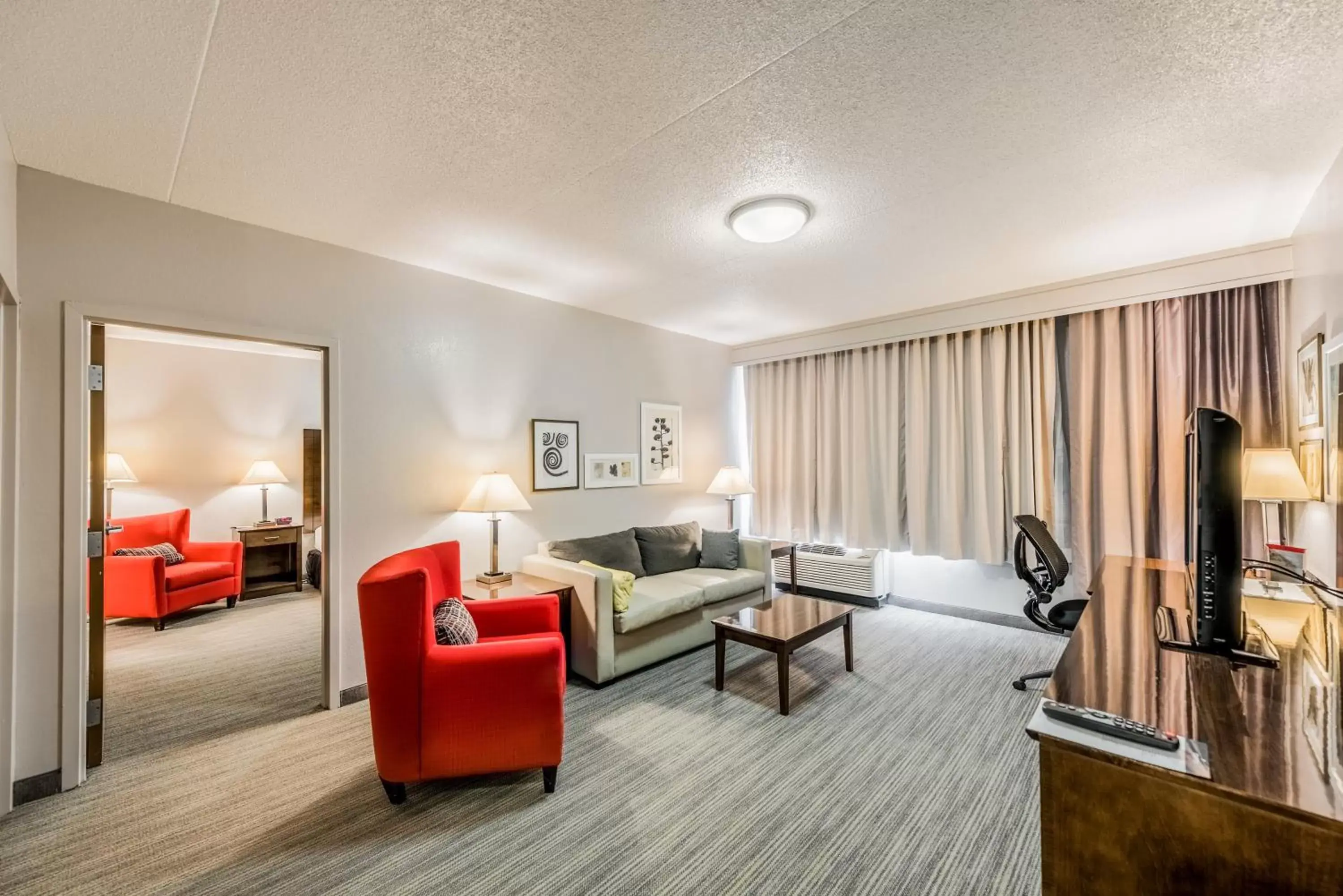 Photo of the whole room, Seating Area in Country Inn & Suites by Radisson, Cookeville, TN