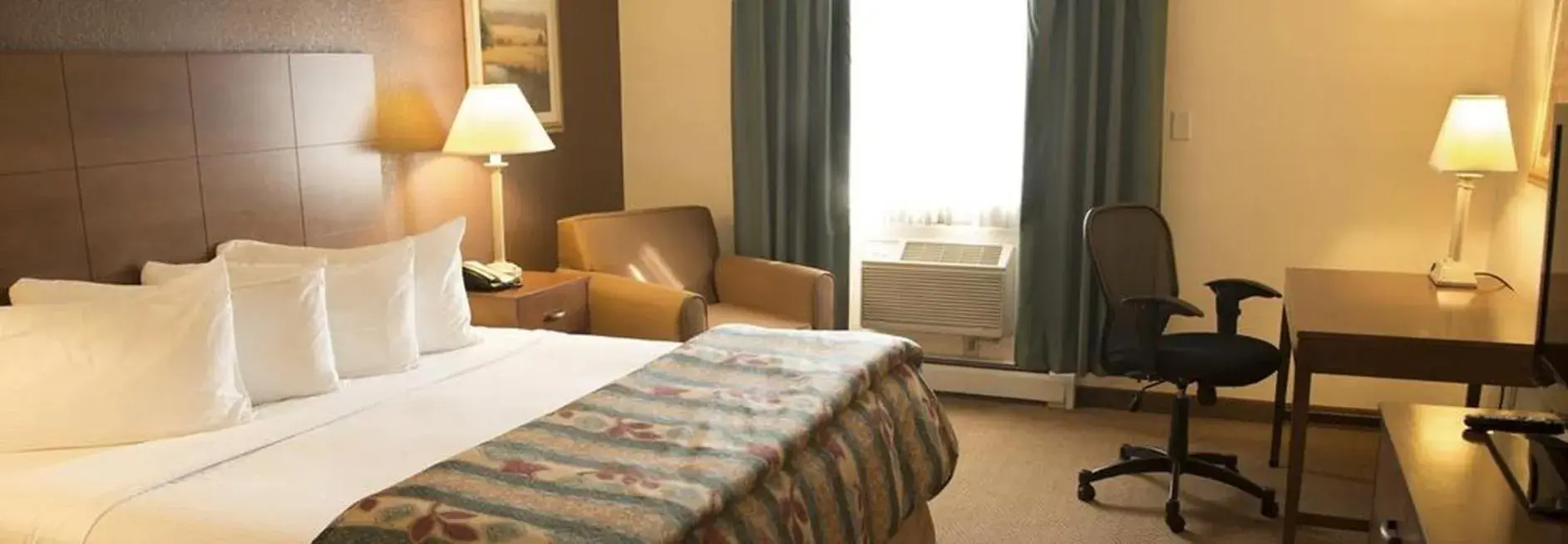 Photo of the whole room, Bed in Magnuson Grand Pioneer Inn and Suites Photo of the whole room, Bed in Magnuson Grand Pioneer Inn and Suites