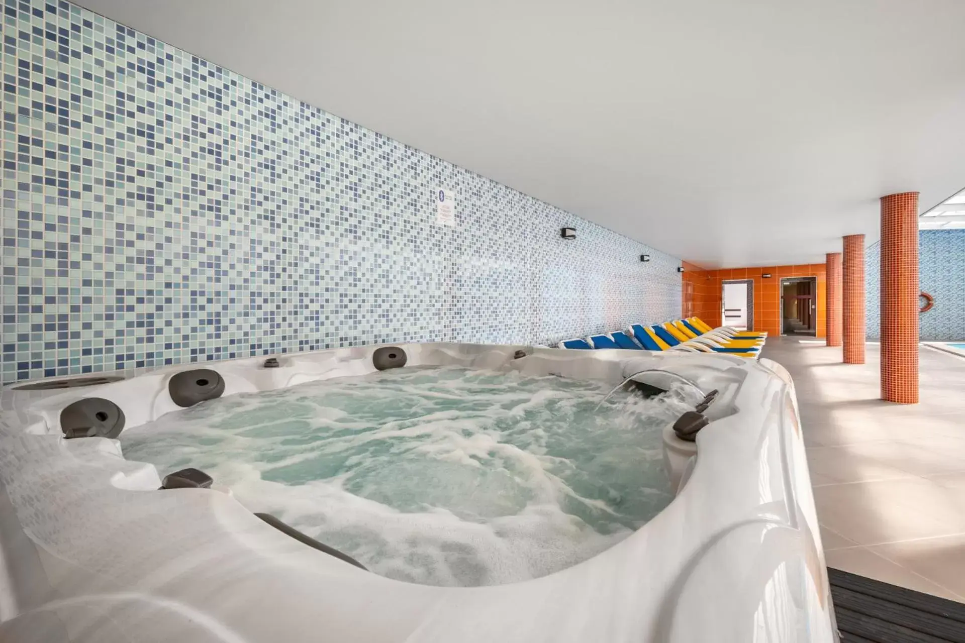 Hot Tub in Hotel Colmeia