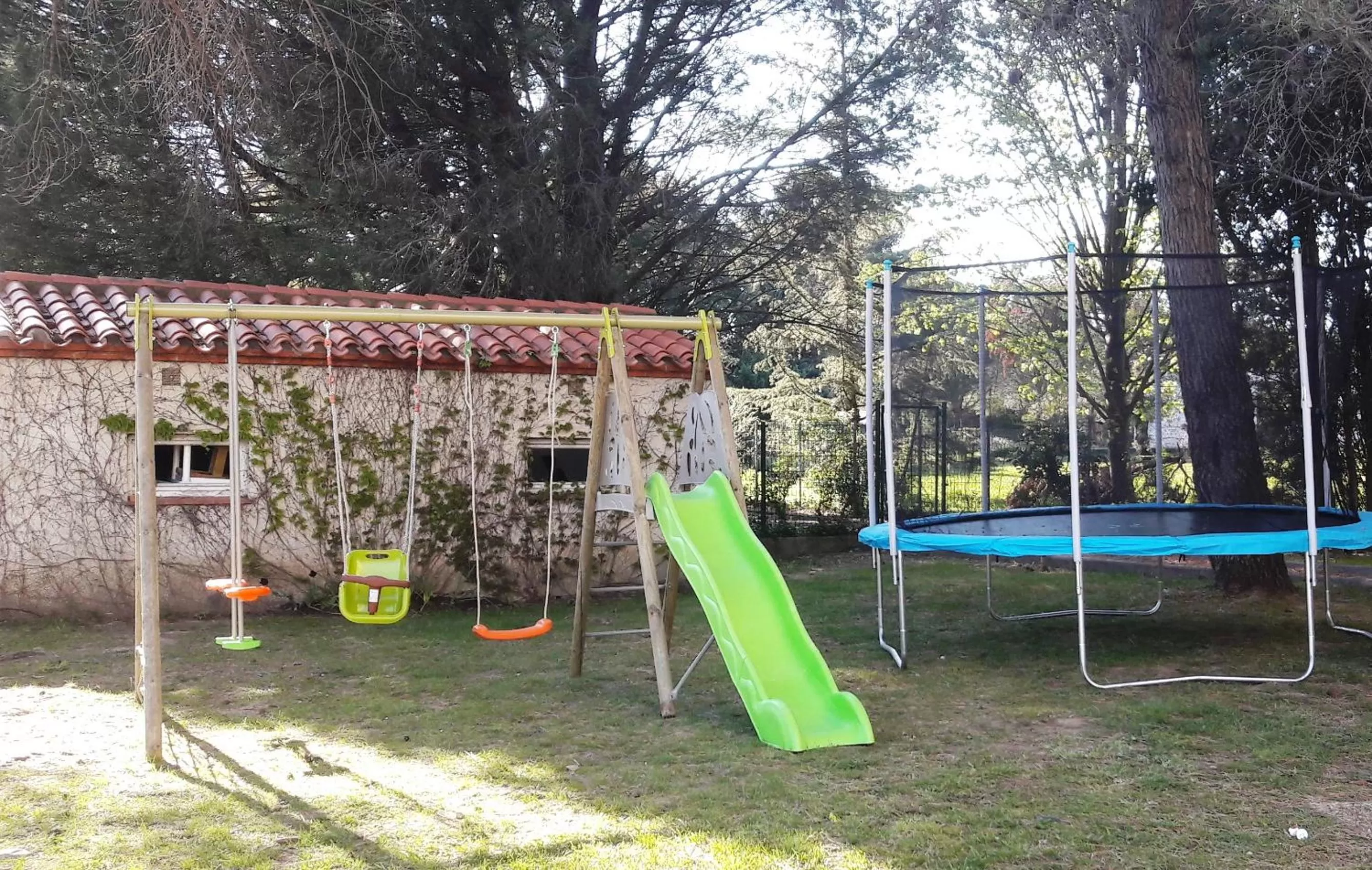 Children play ground in Le Neoulous