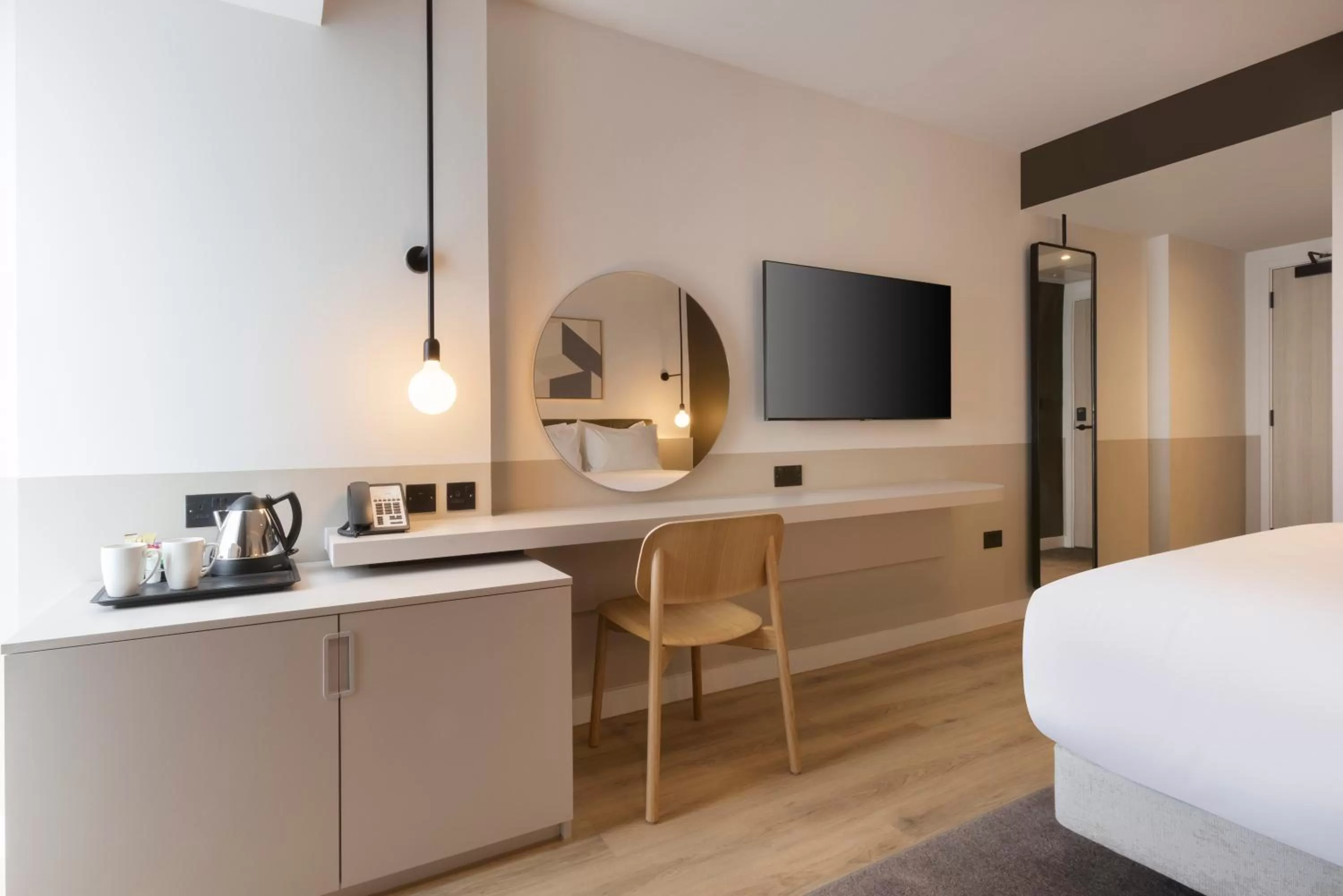 Bedroom, Bed in Leonardo Hotel Manchester Piccadilly