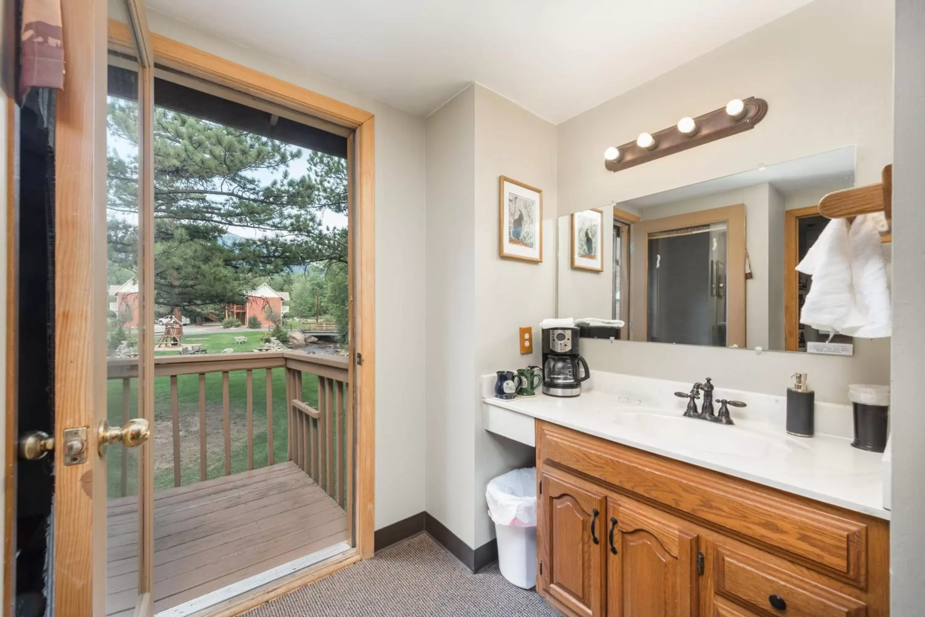 Bathroom in 4 Seasons Inn on Fall River