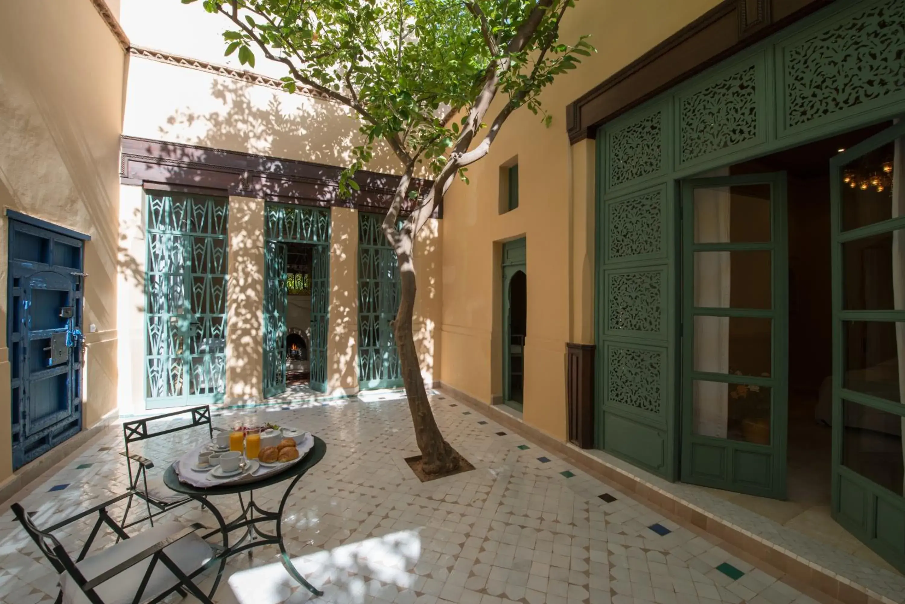 Patio in Les Deux Tours