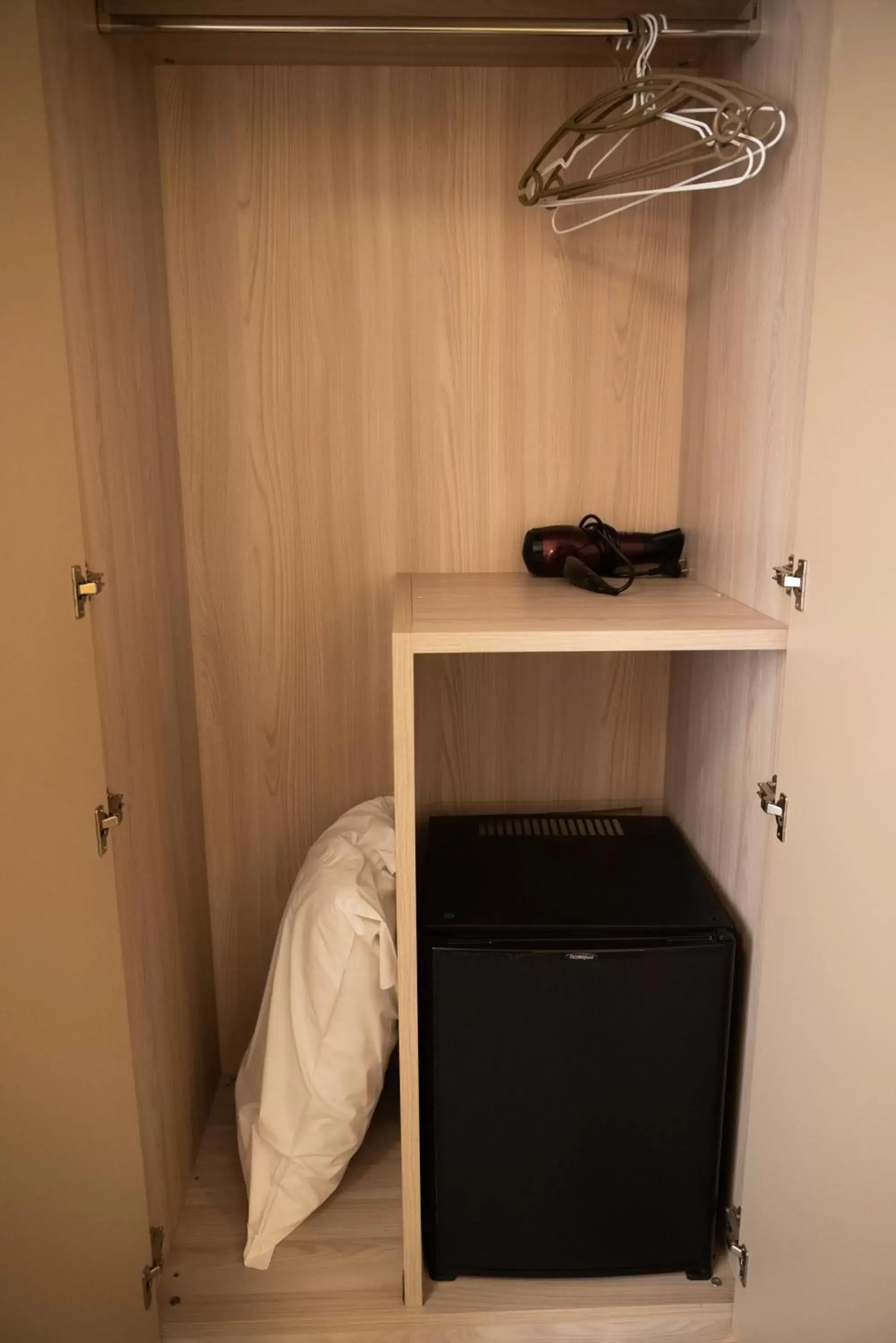 wardrobe, TV/Entertainment Center in Historico Loft & Rooms Palazzo Adragna XIX