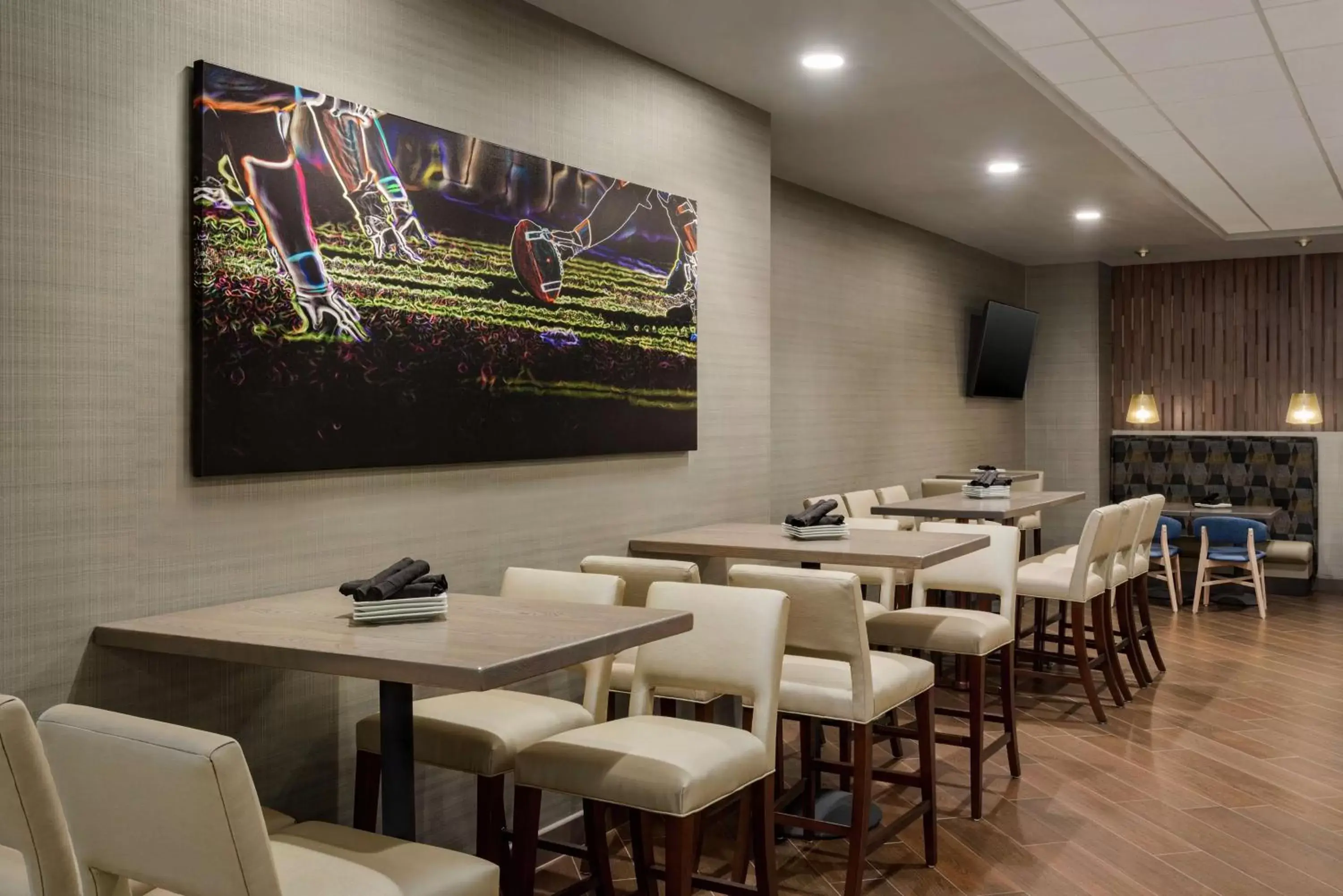 Dining area, Restaurant/Places to Eat in DoubleTree by Hilton St. Paul, MN