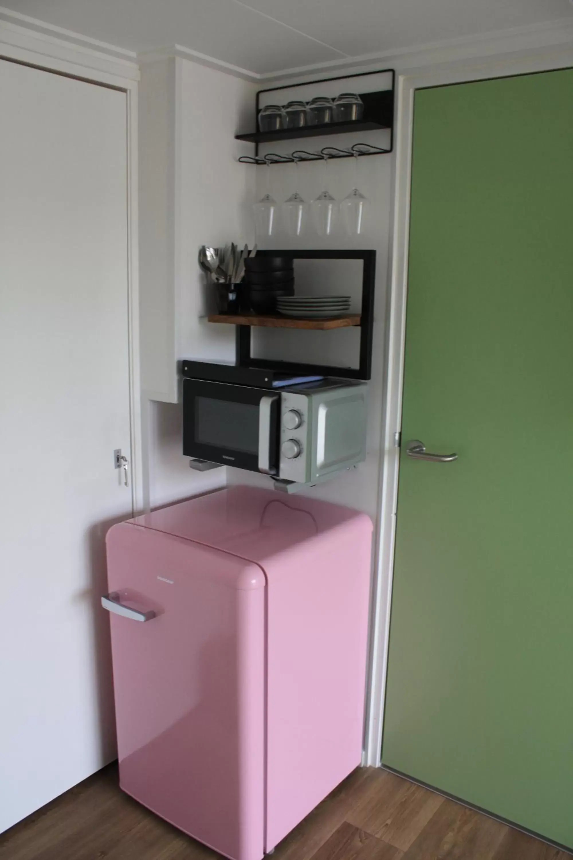 Coffee/tea facilities, Kitchen/Kitchenette in Bed & Breakfast Aalsmeer