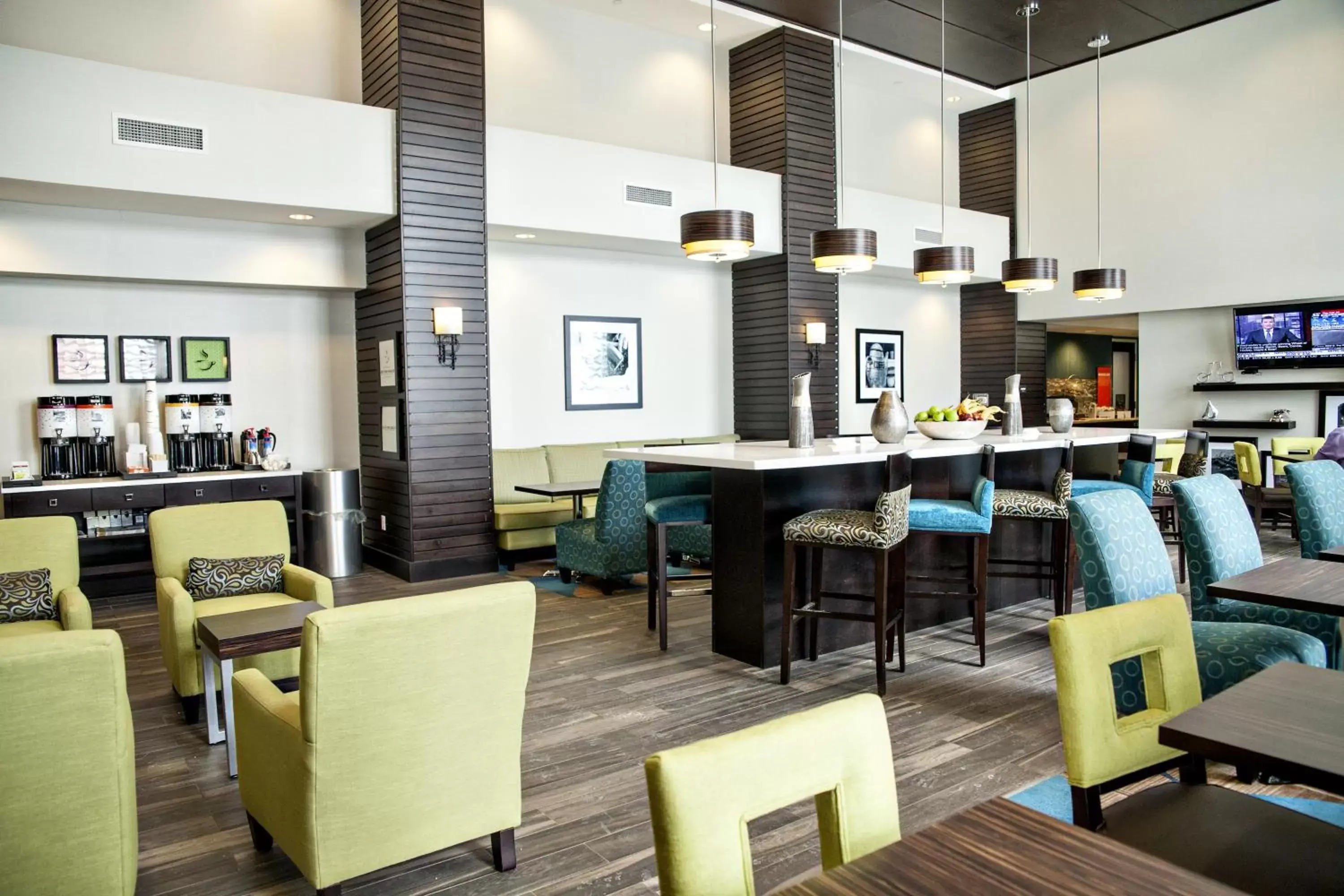 Restaurant/Places to Eat in Kitchener Inn & Suites