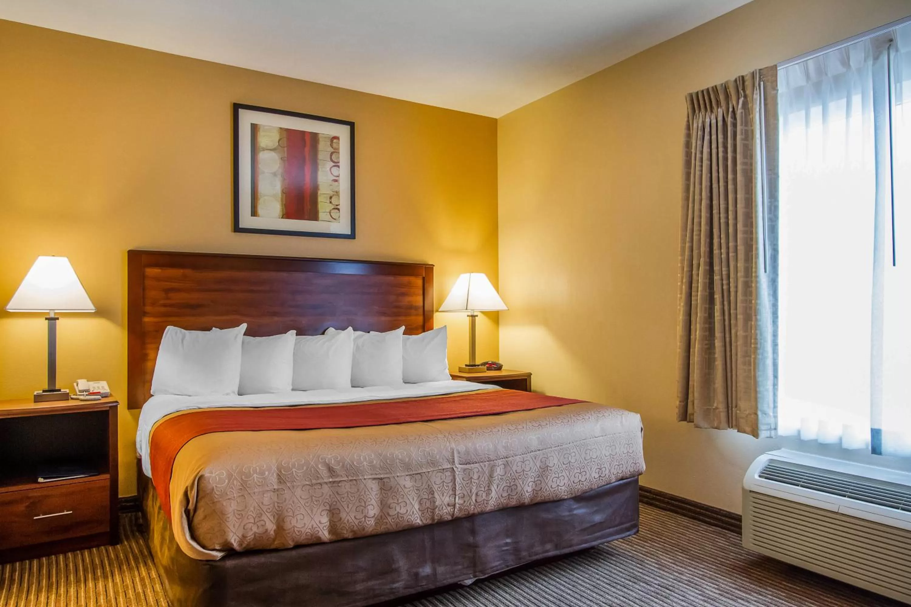 Bedroom, Bed in MainStay Suites Grand Island