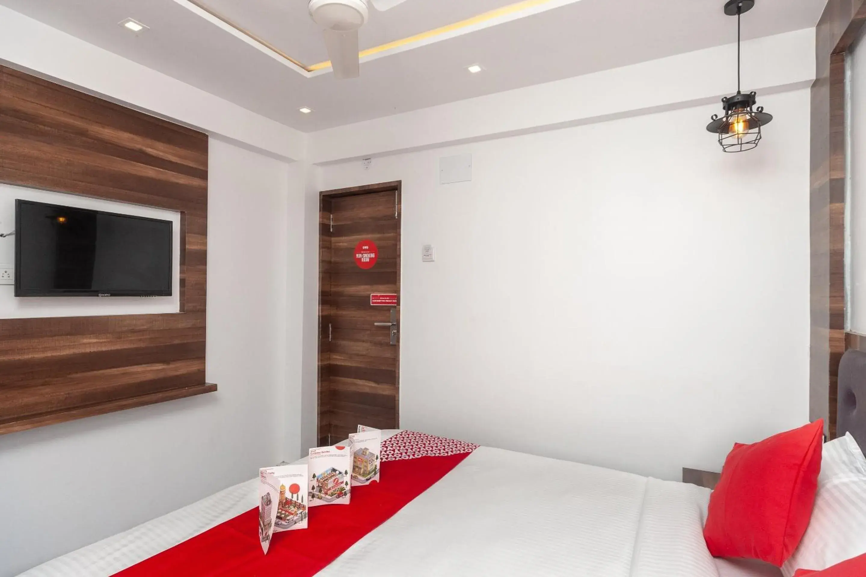 Bedroom in  Super OYO Capital O Admire Suit Hospitality