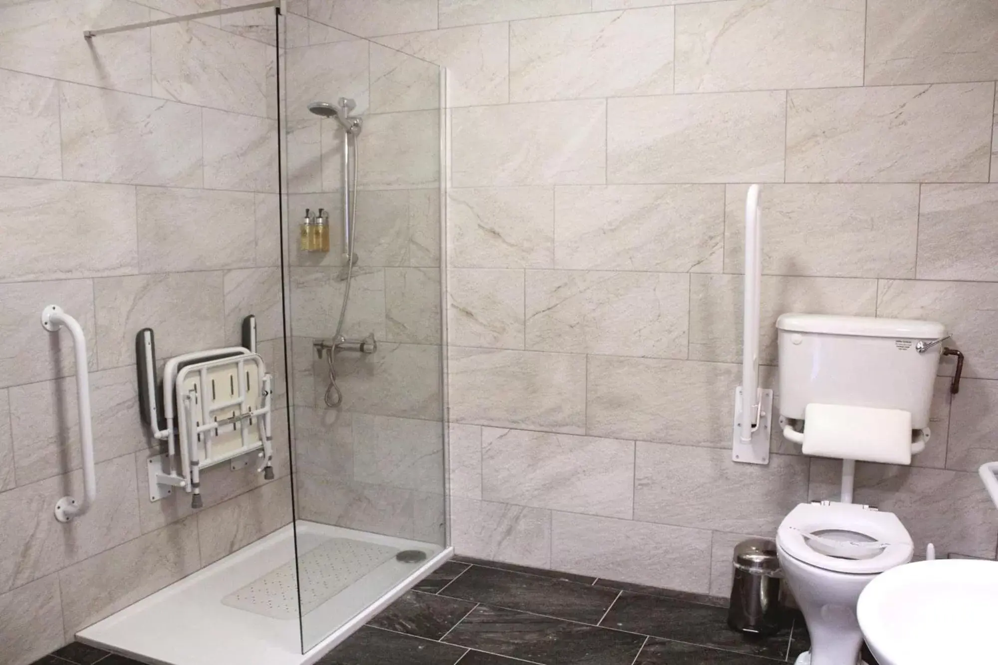 Bathroom in The Imperial Dragon Hotel