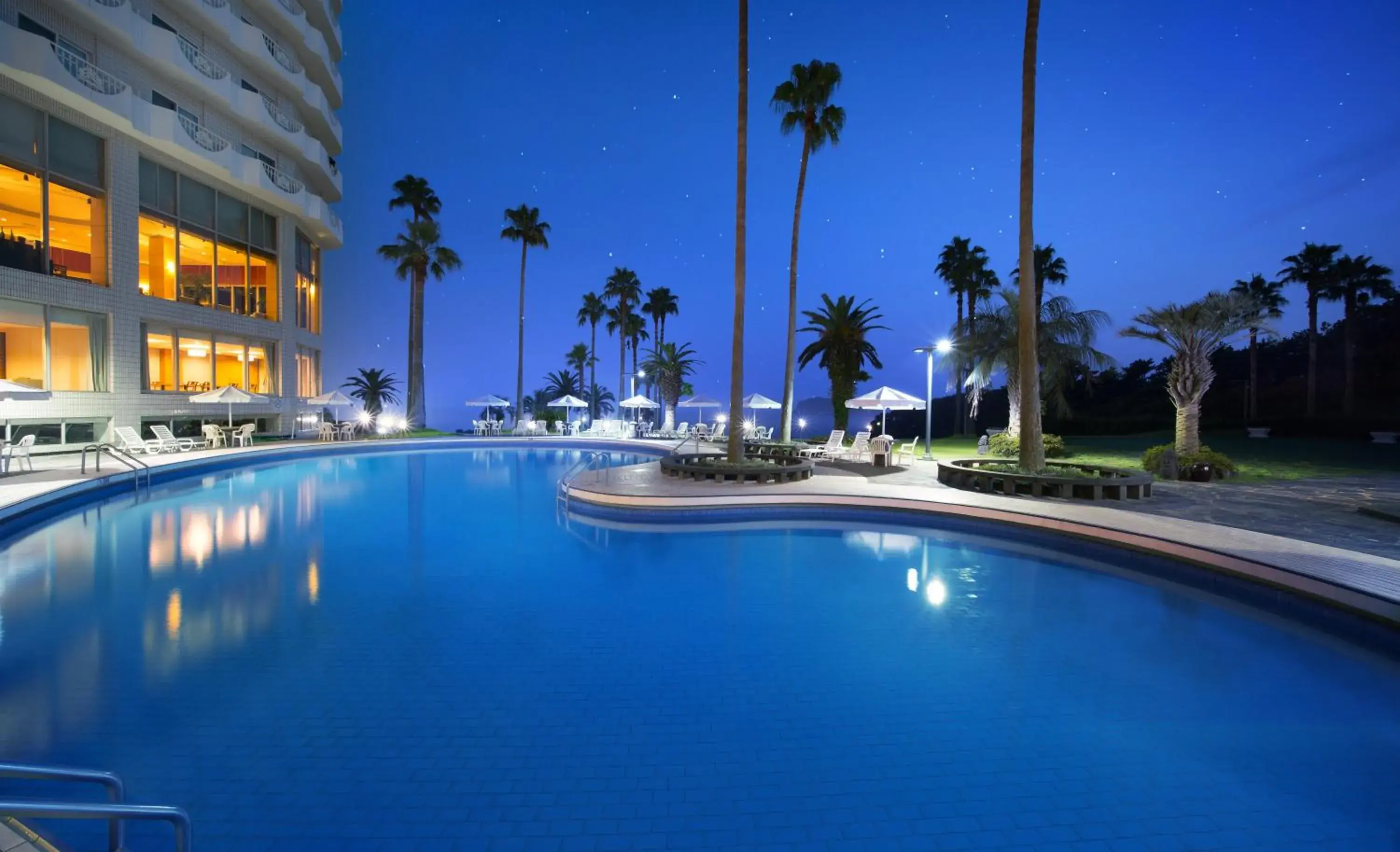 Pool view in Seogwipo KAL Hotel Pool view in Seogwipo KAL Hotel