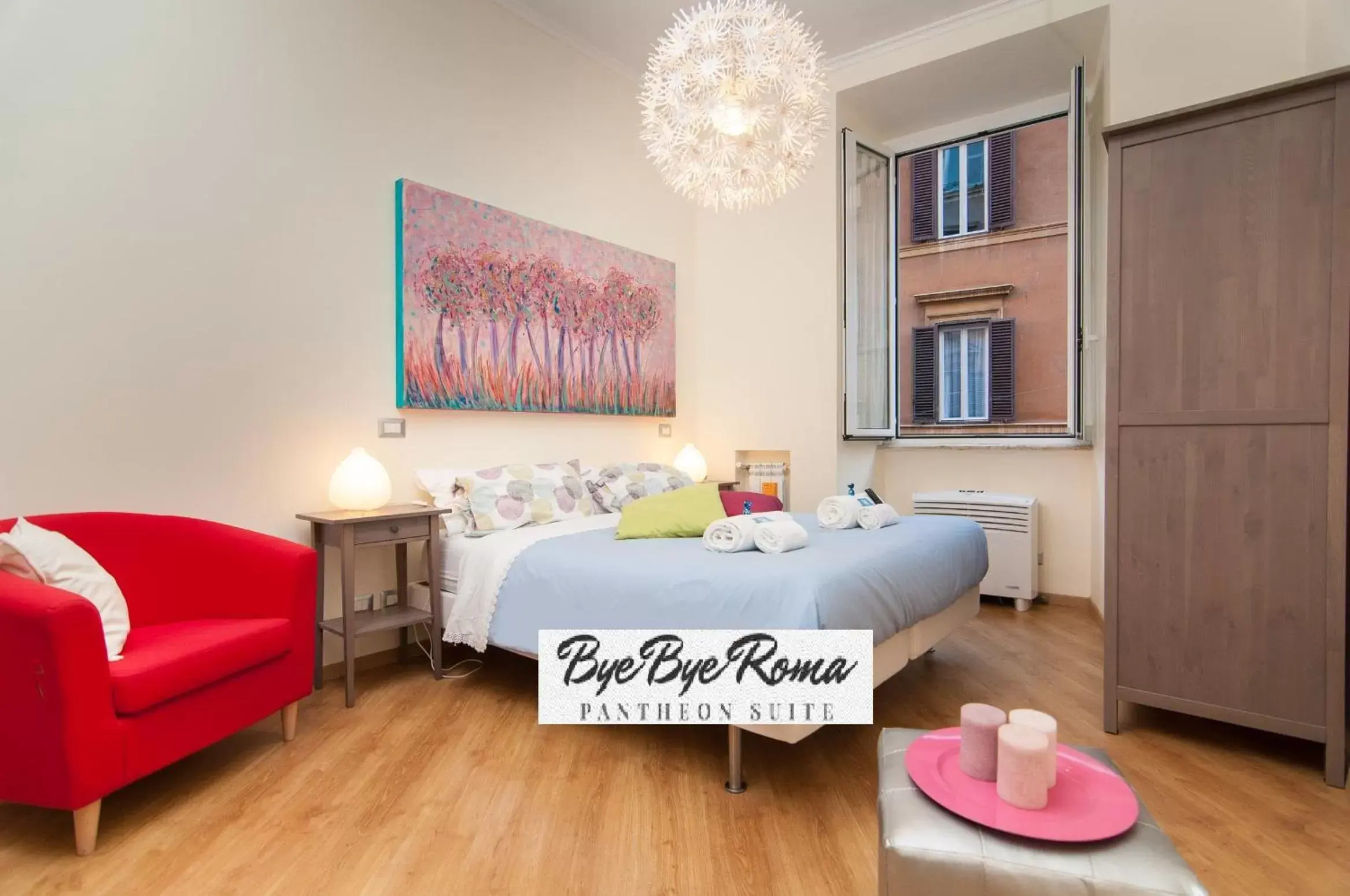 Photo of the whole room, Bed in Bye Bye Roma Pantheon Suite