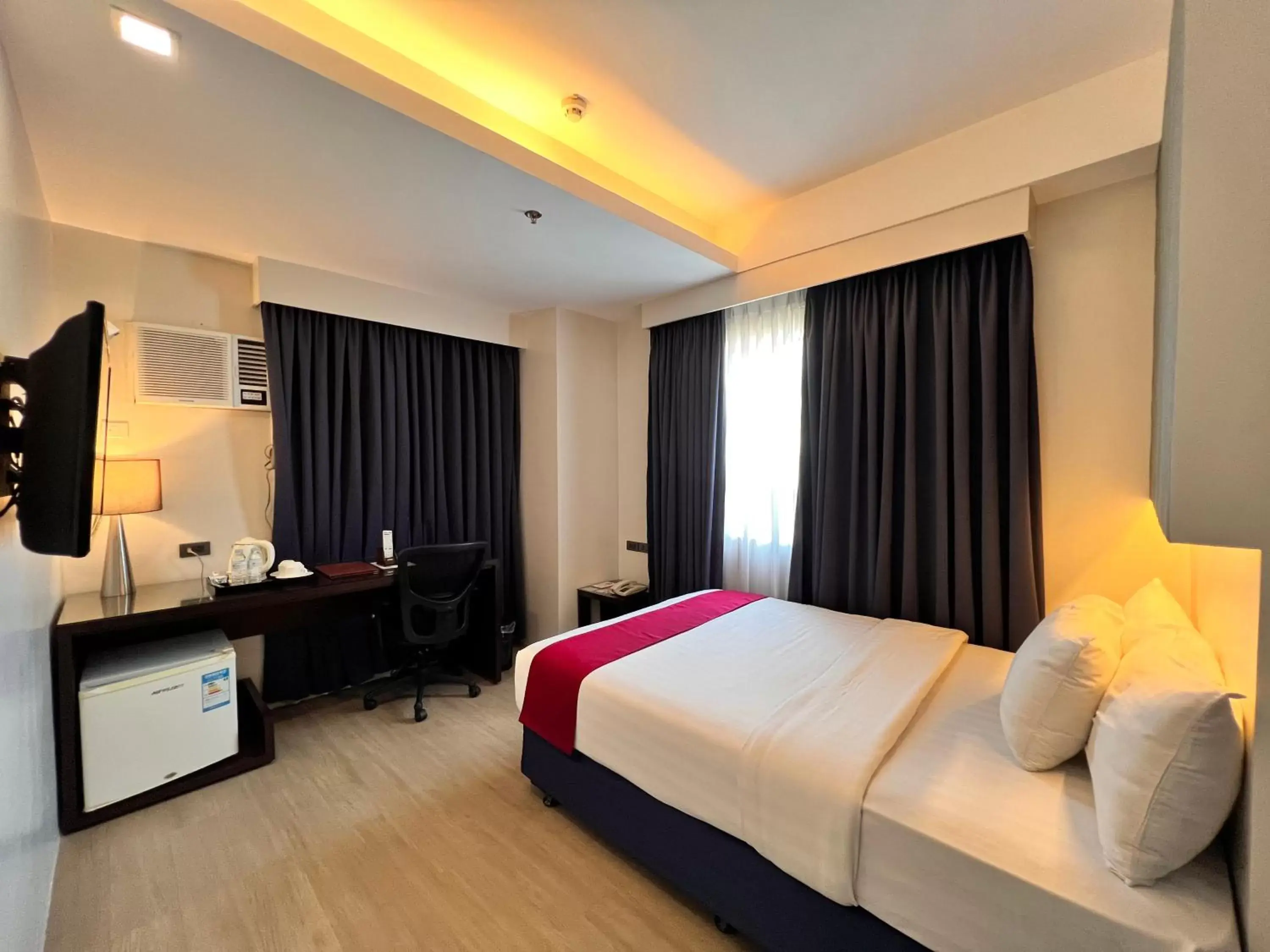 Bedroom, Bed in Sarrosa International Hotel and Residential Suites