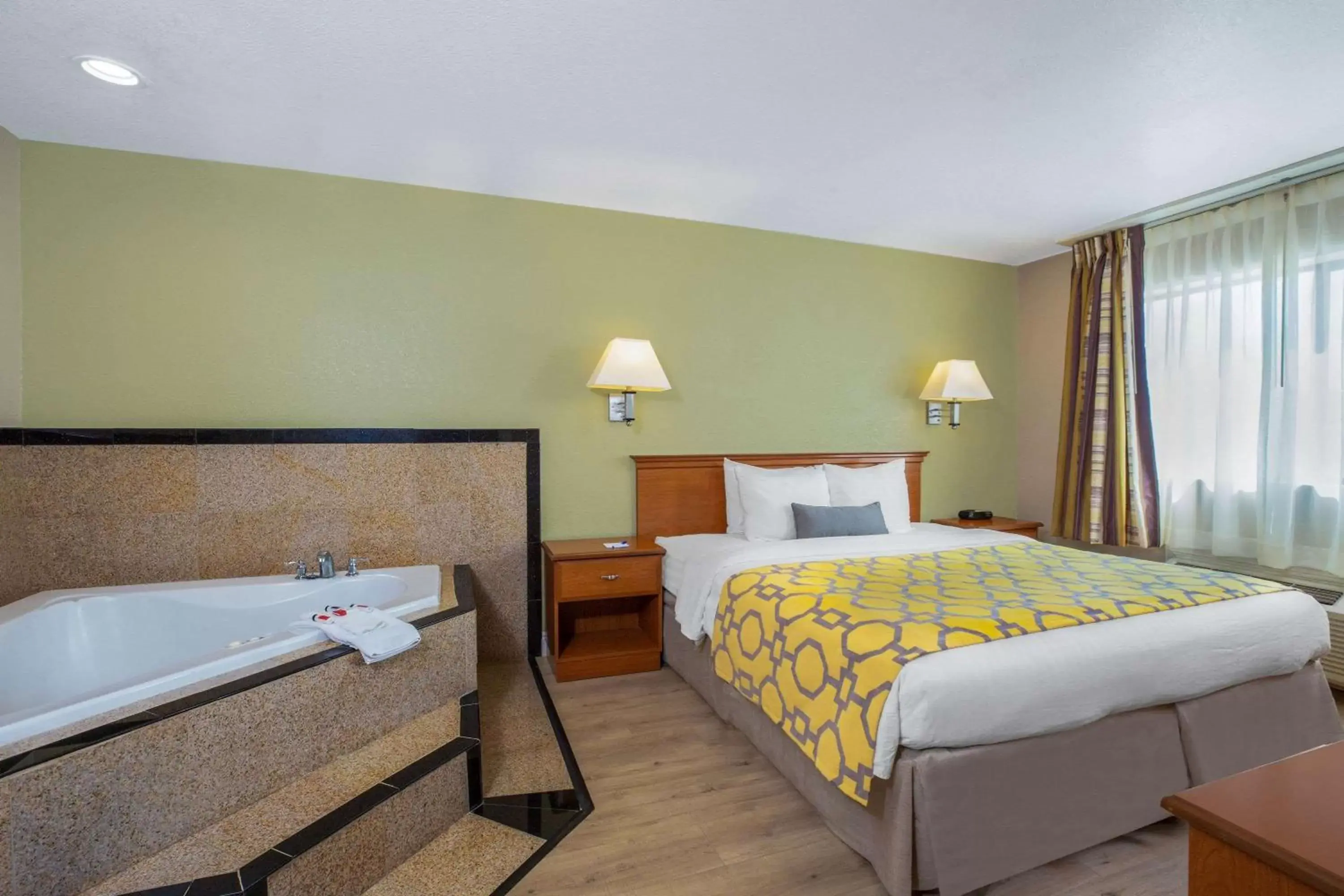 1 King Bed, 1-Bedroom Deluxe Suite, Kitchenette, Non-Smoking in Baymont by Wyndham Tehachapi 1 King Bed, 1-Bedroom Deluxe Suite, Kitchenette, Non-Smoking in Baymont by Wyndham Tehachapi