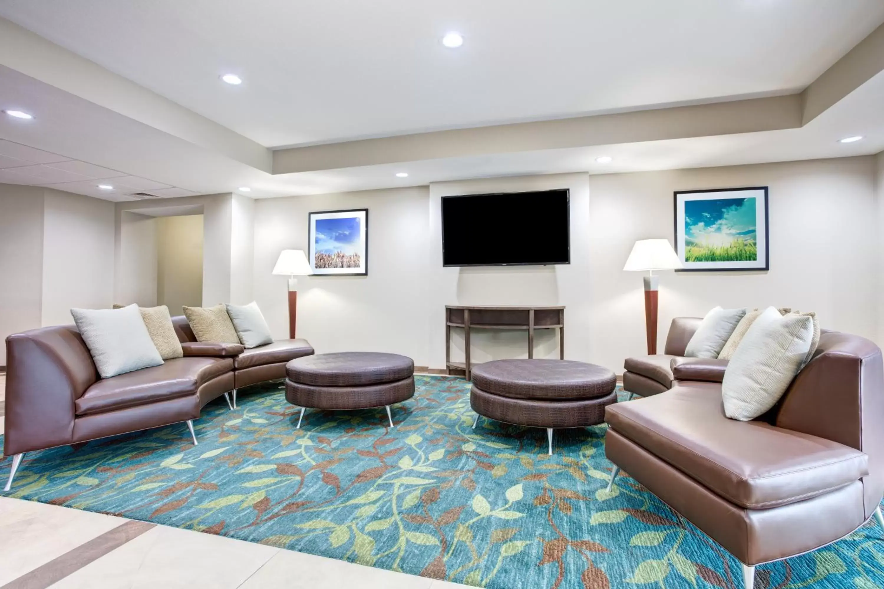 Property building, Seating Area in Candlewood Suites Cut Off - Galliano, an IHG Hotel