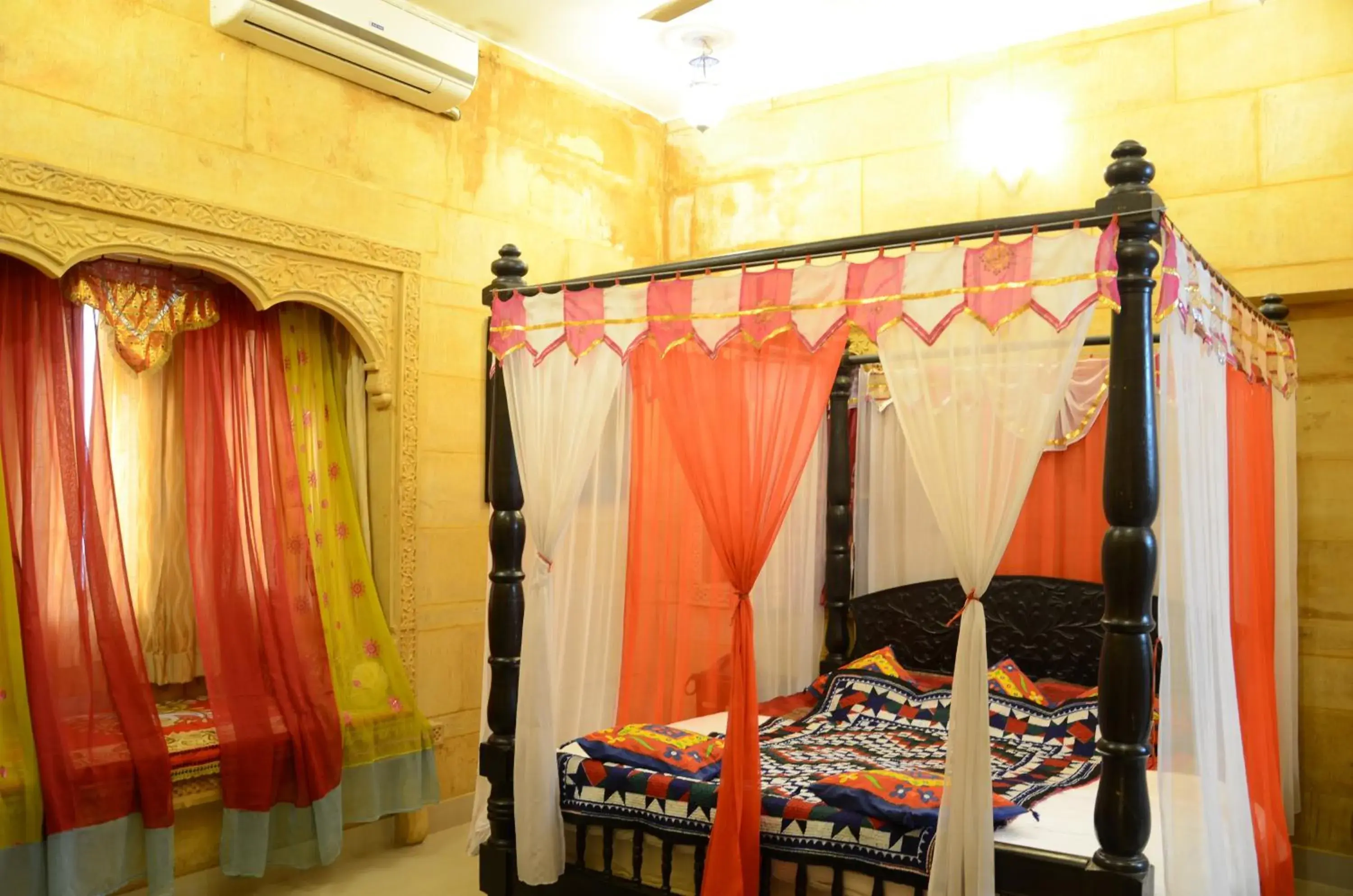 Bed in Hotel Royal Haveli