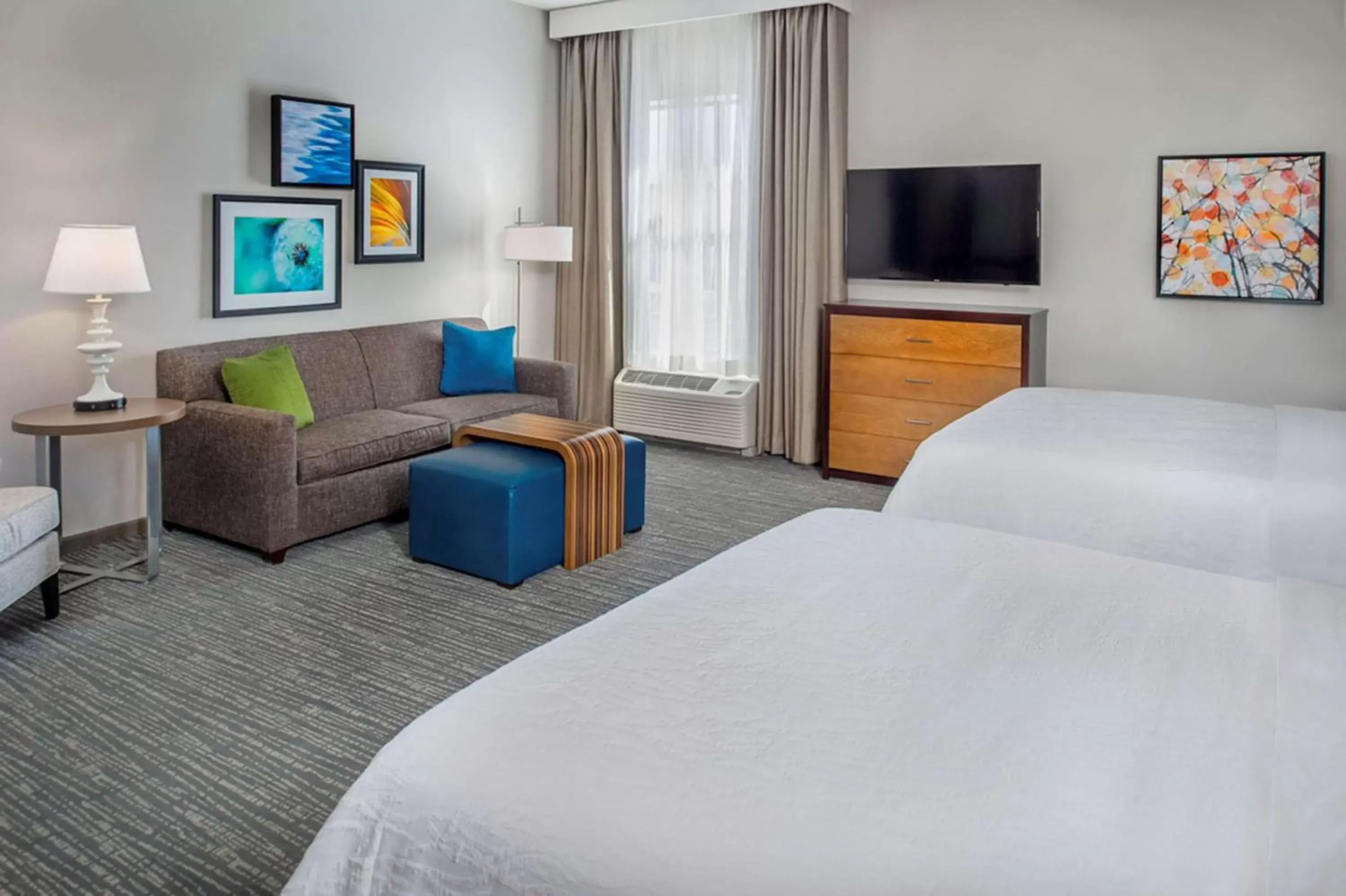 Bed, Seating Area in Homewood Suites by Hilton St. Louis Westport