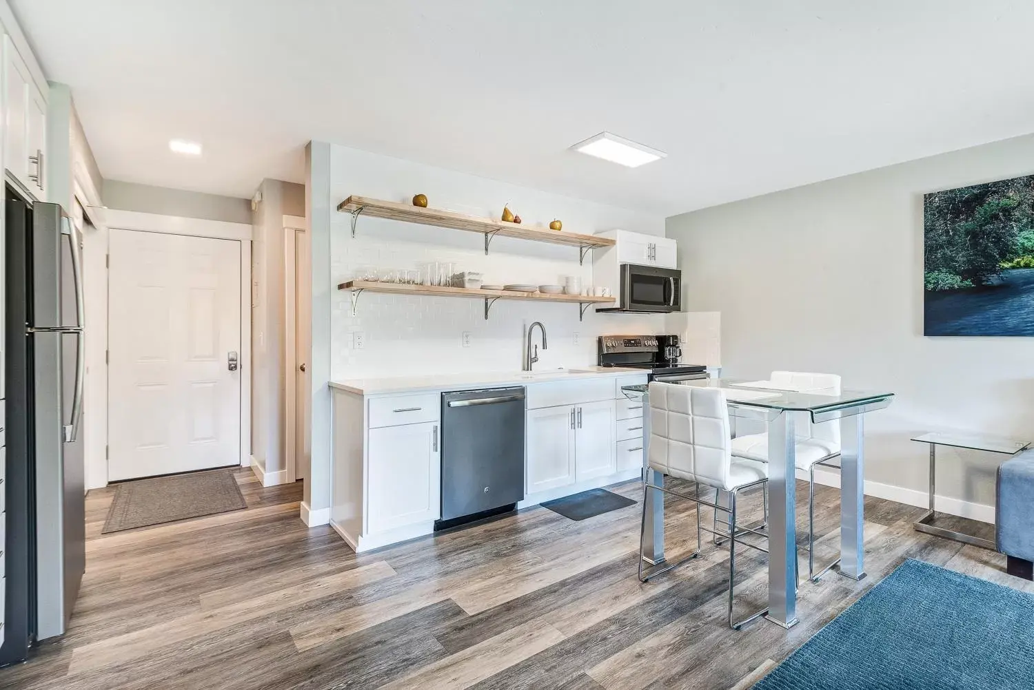 Kitchen or kitchenette, Kitchen/Kitchenette in Bend Riverside Condos