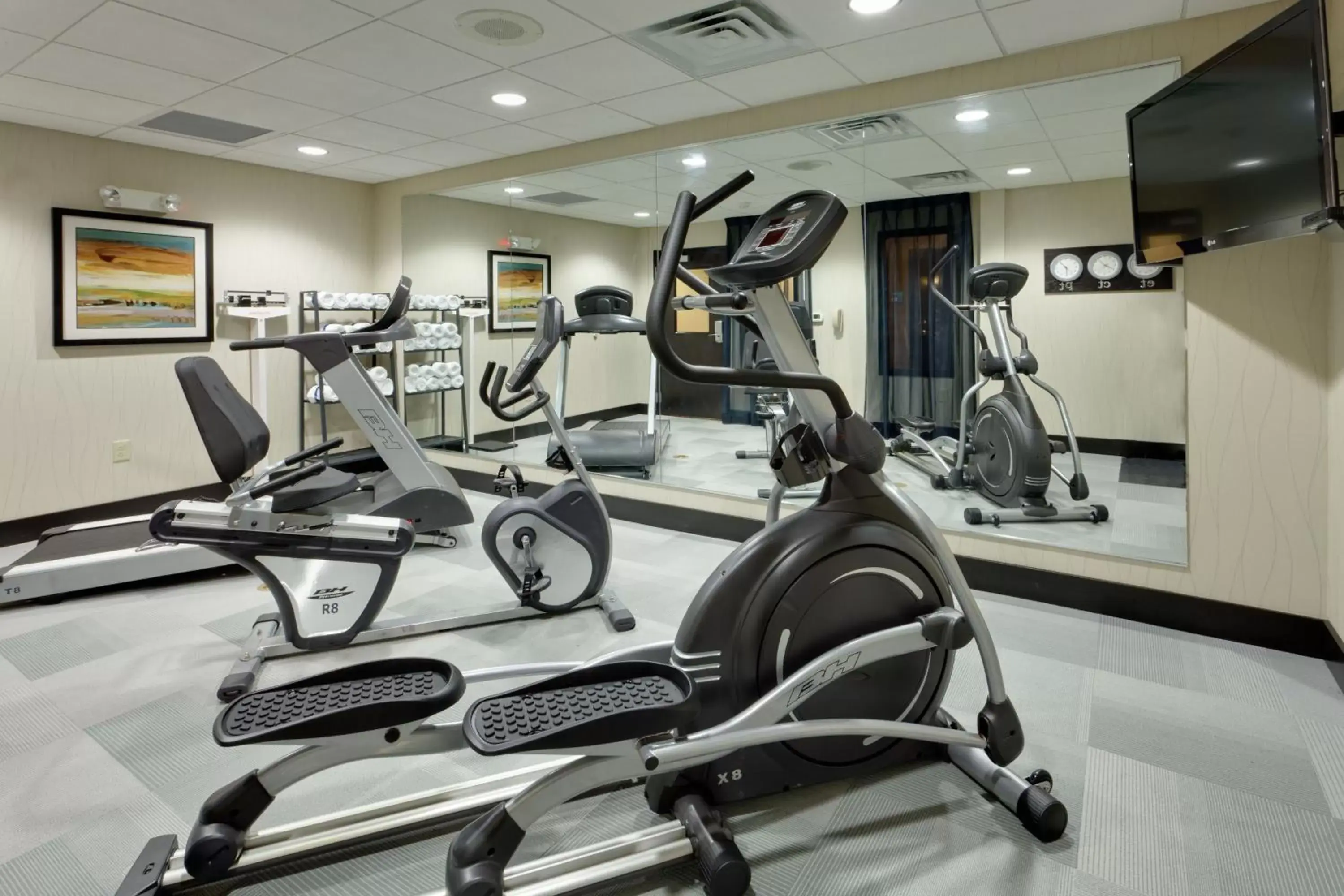 Fitness centre/facilities, Fitness Center/Facilities in Holiday Inn Express & Suites Northeast, an IHG Hotel