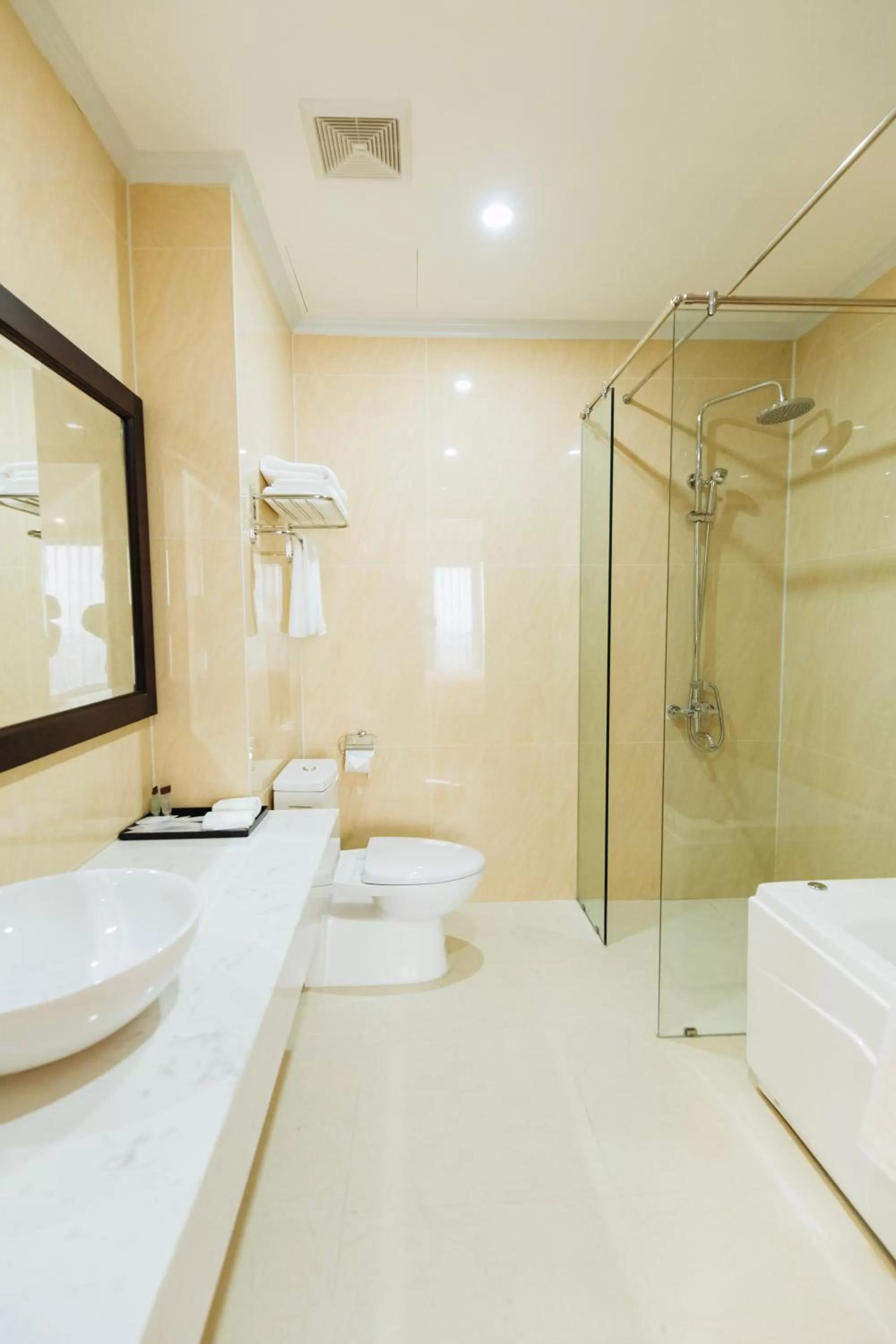 Bathroom in Paragon Noi bai Hotel & Pool