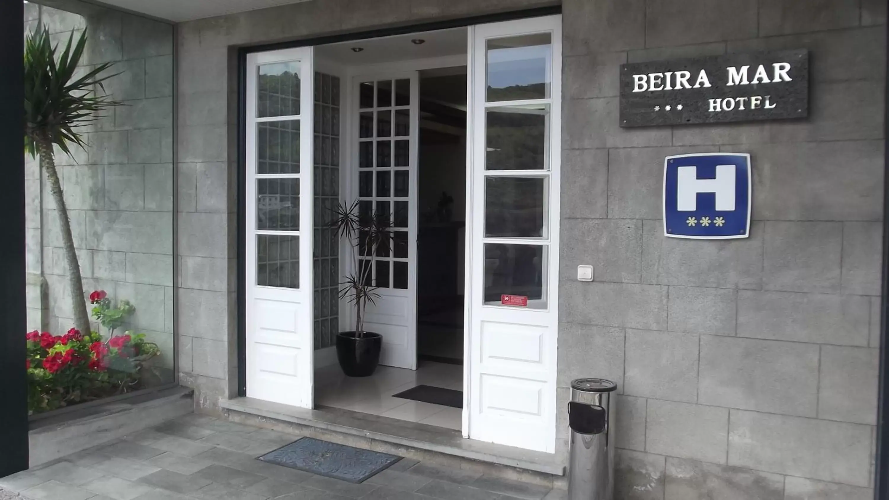 Facade/entrance in Hotel Beira Mar