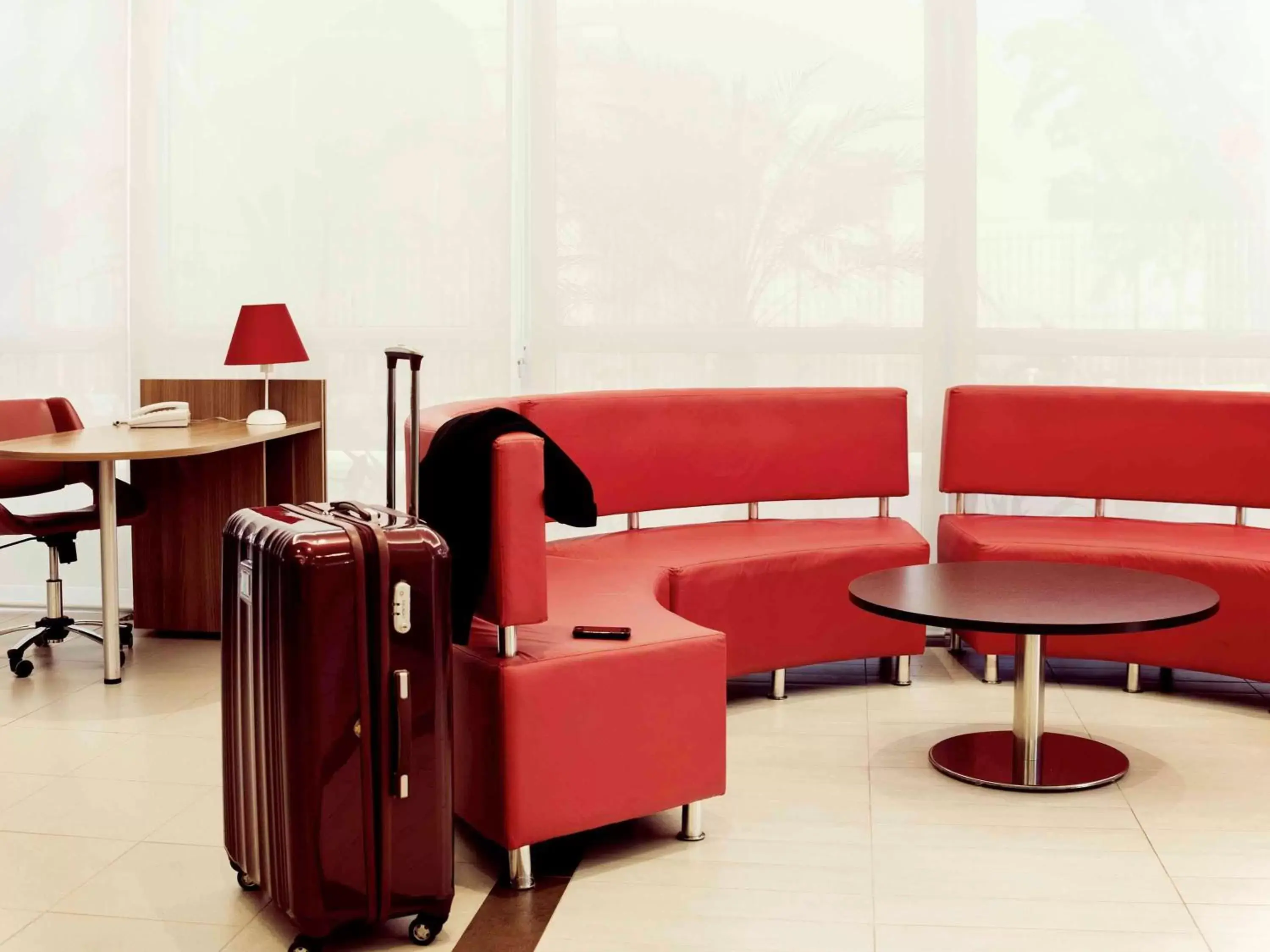 Property building, Seating Area in ibis Canoas Shopping