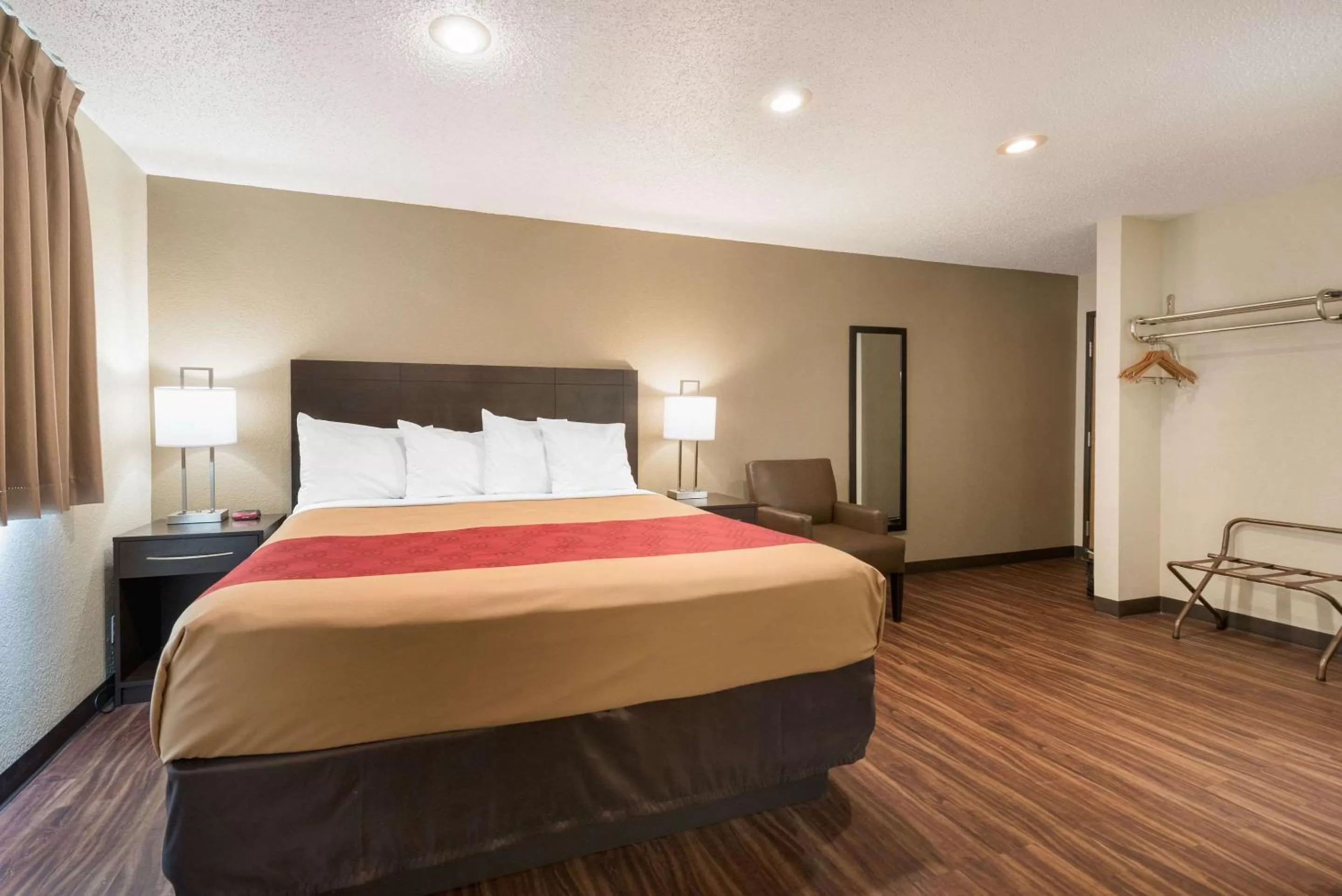 Photo of the whole room, Bed in Harmony Inn