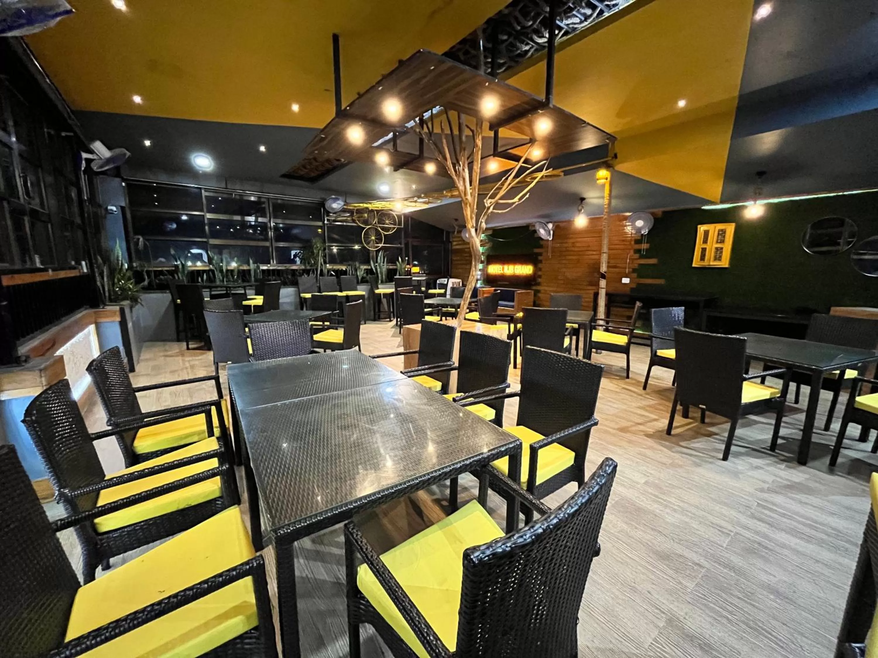 Restaurant/places to eat in RJB Grand