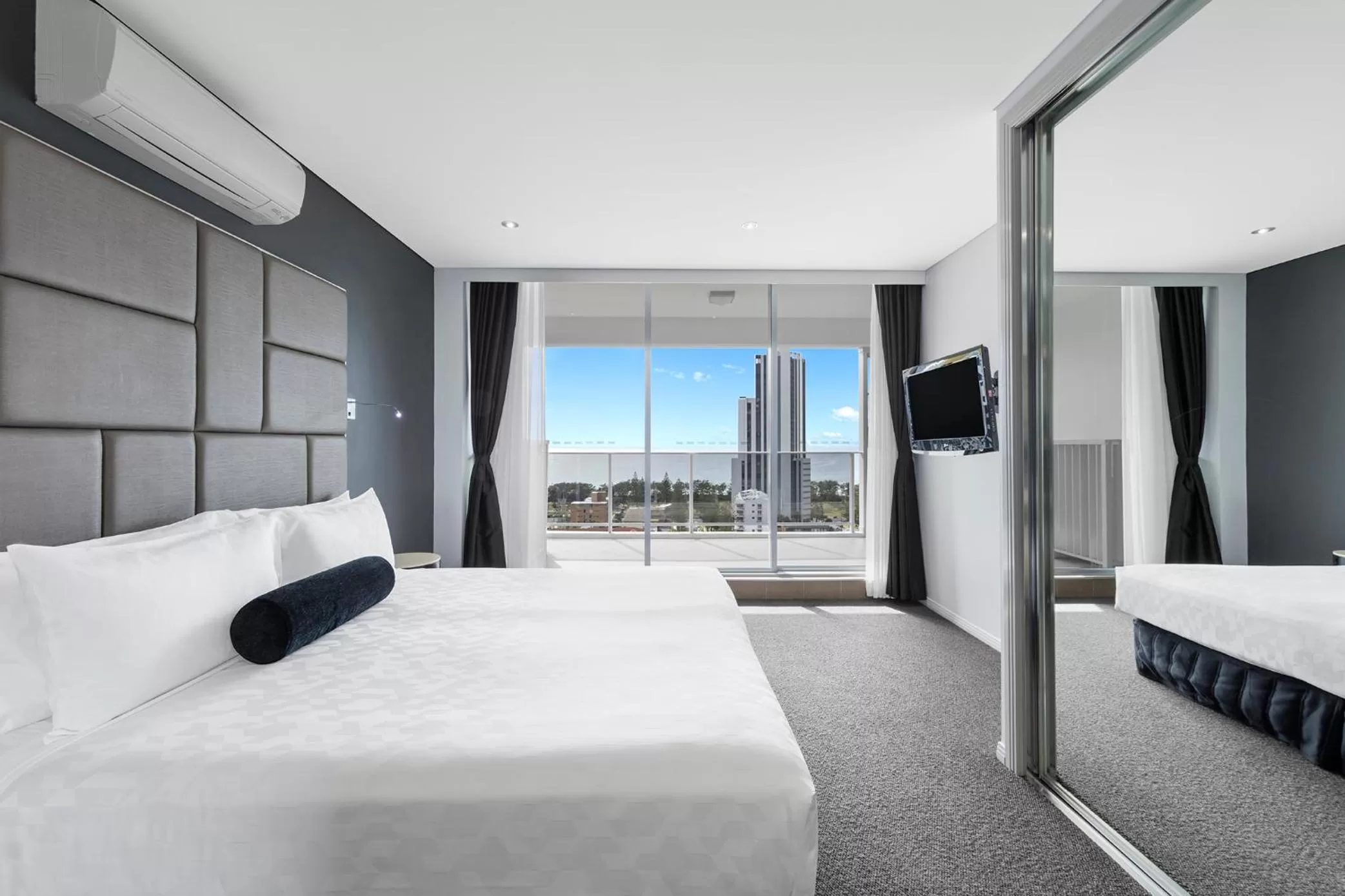 Three Bedroom Ocean Suite in Meriton Suites Broadbeach