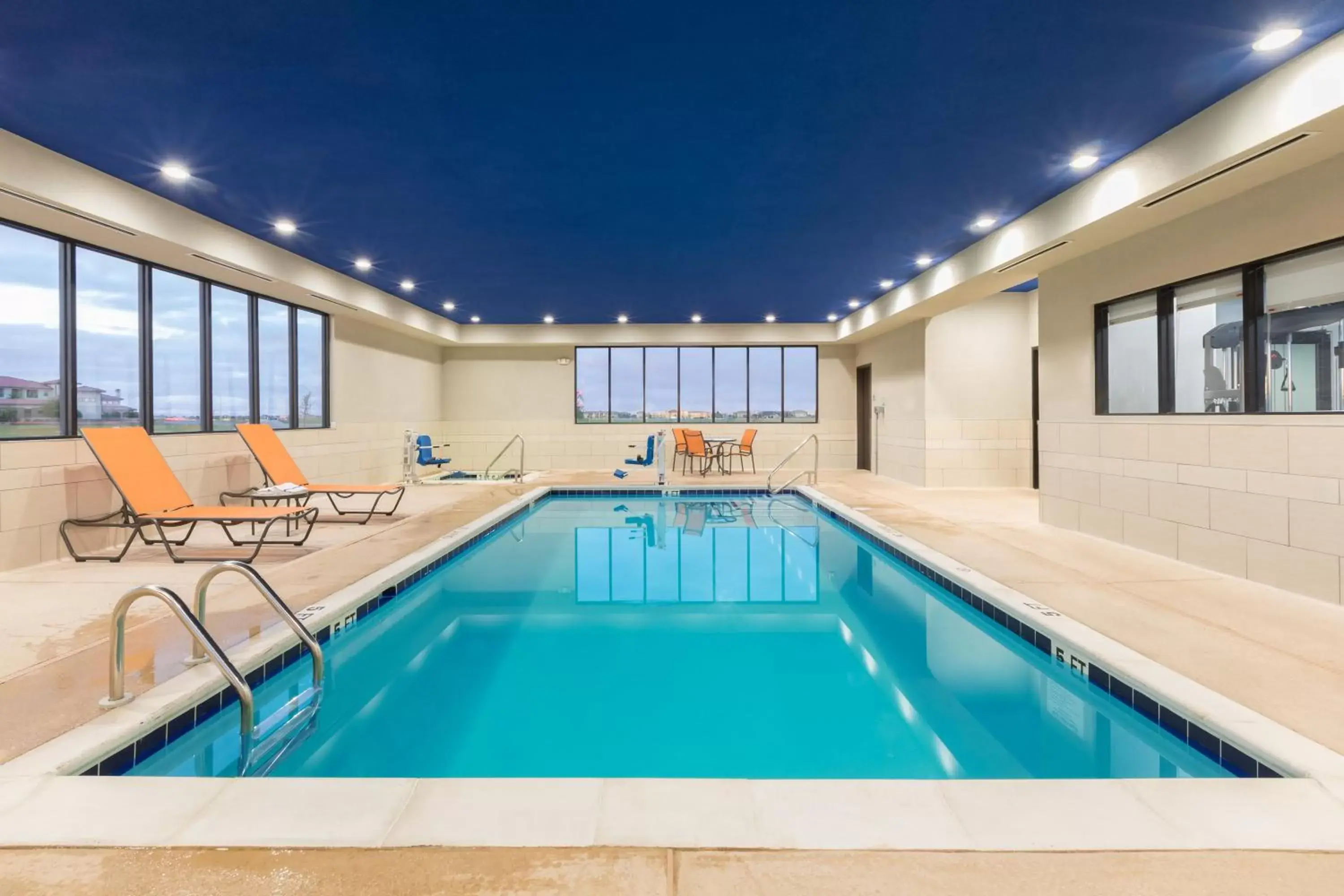 Hot Tub, Swimming Pool in Wingate by Wyndham Lubbock