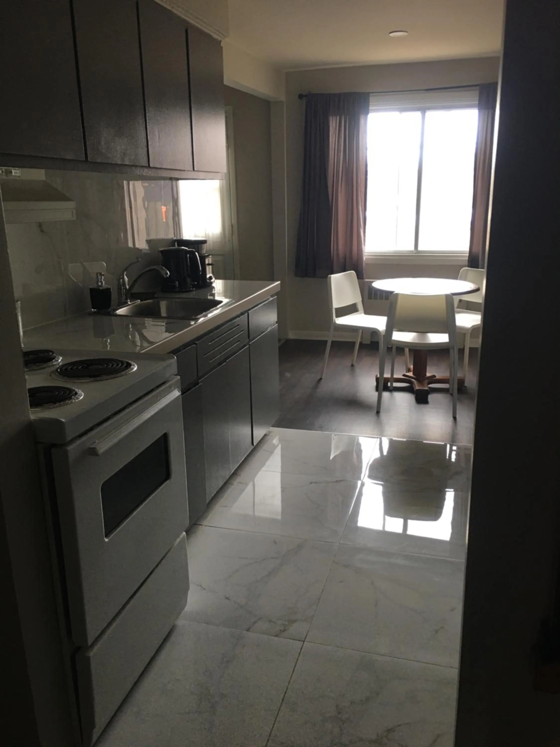 Beausejour Hotel Apartments/Hotel Dorval