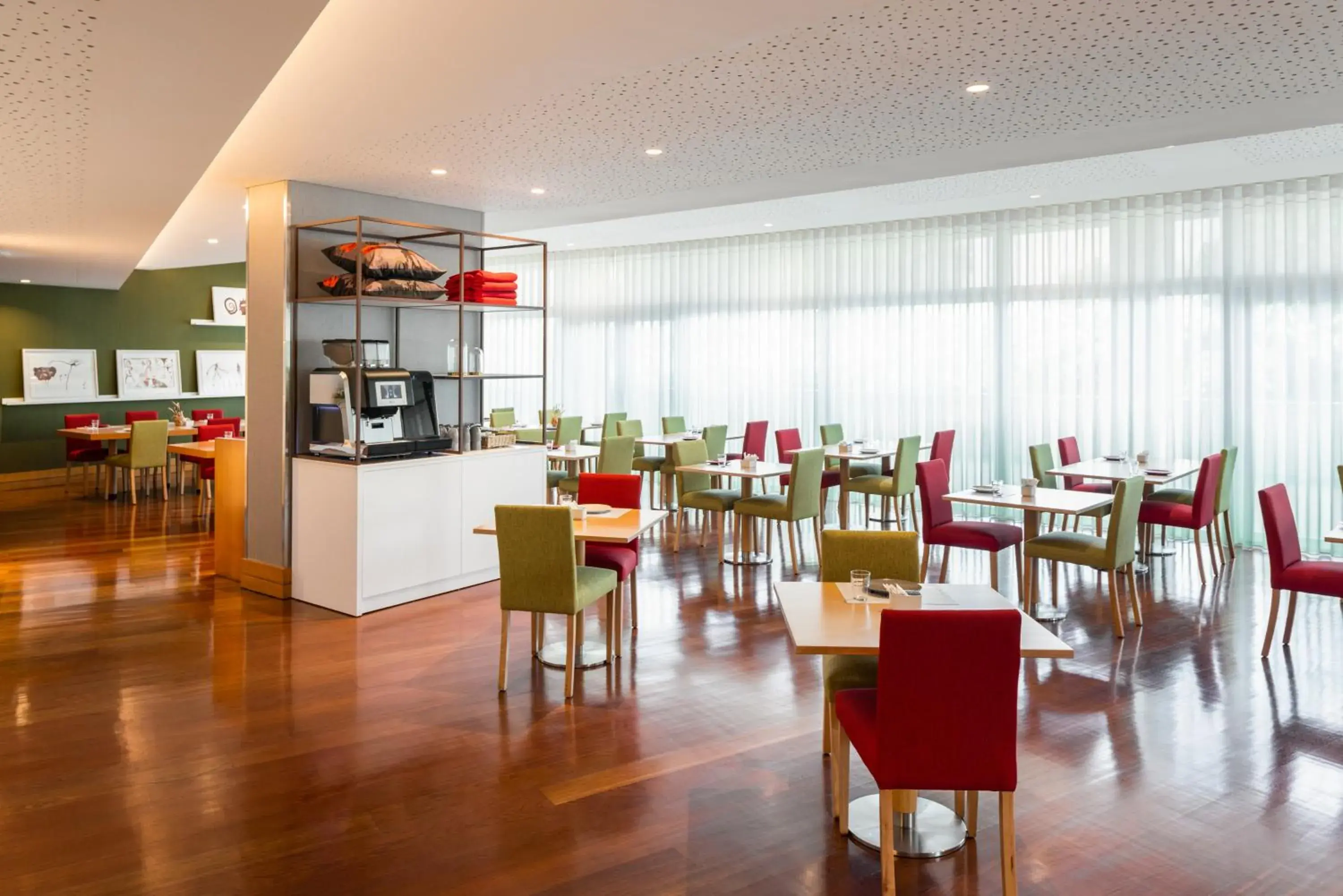 Breakfast, Restaurant/Places to Eat in Hotel Mercure Porto Gaia