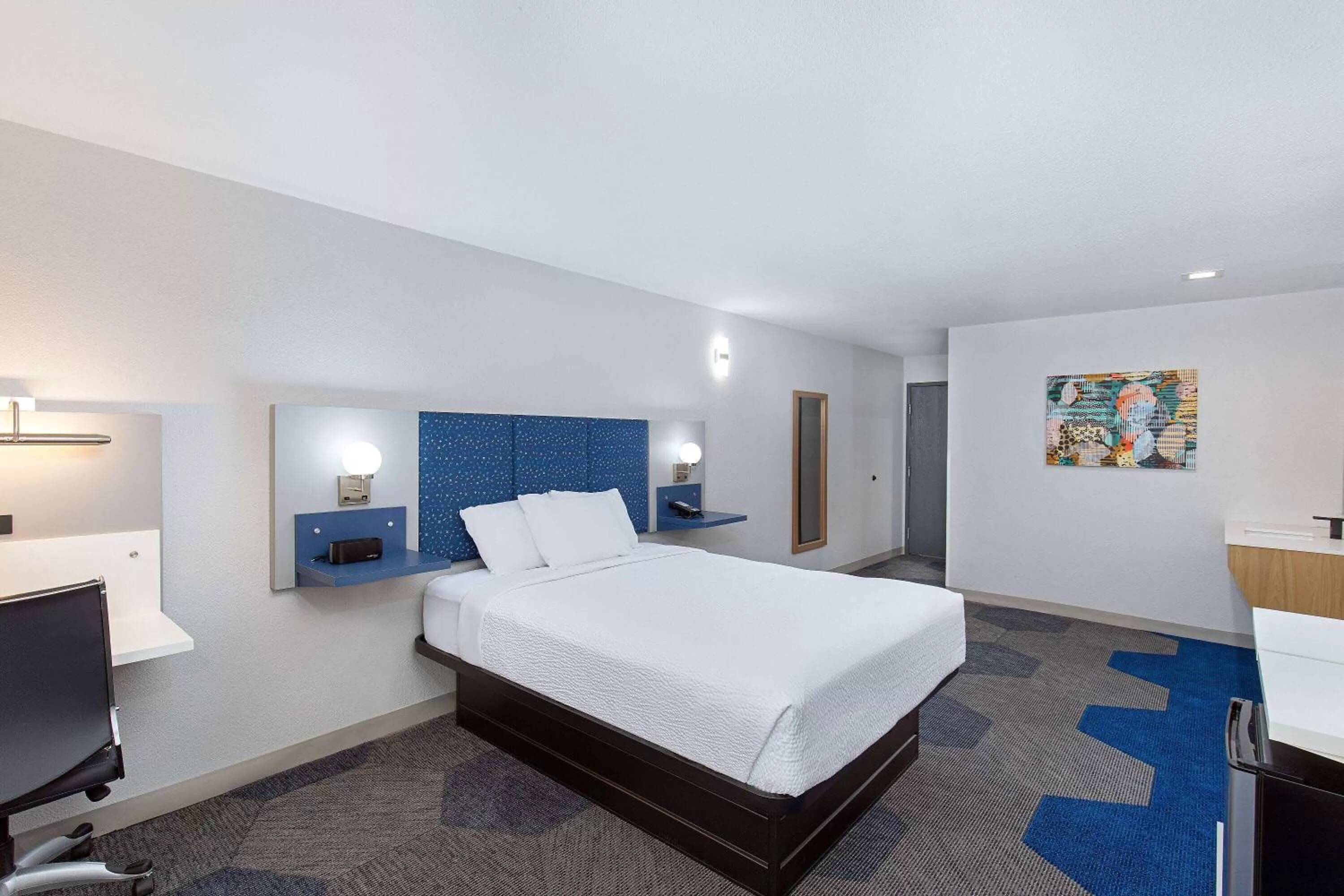 Bed in Microtel Inn & Suites by Wyndham Manchester - Newly Renovated