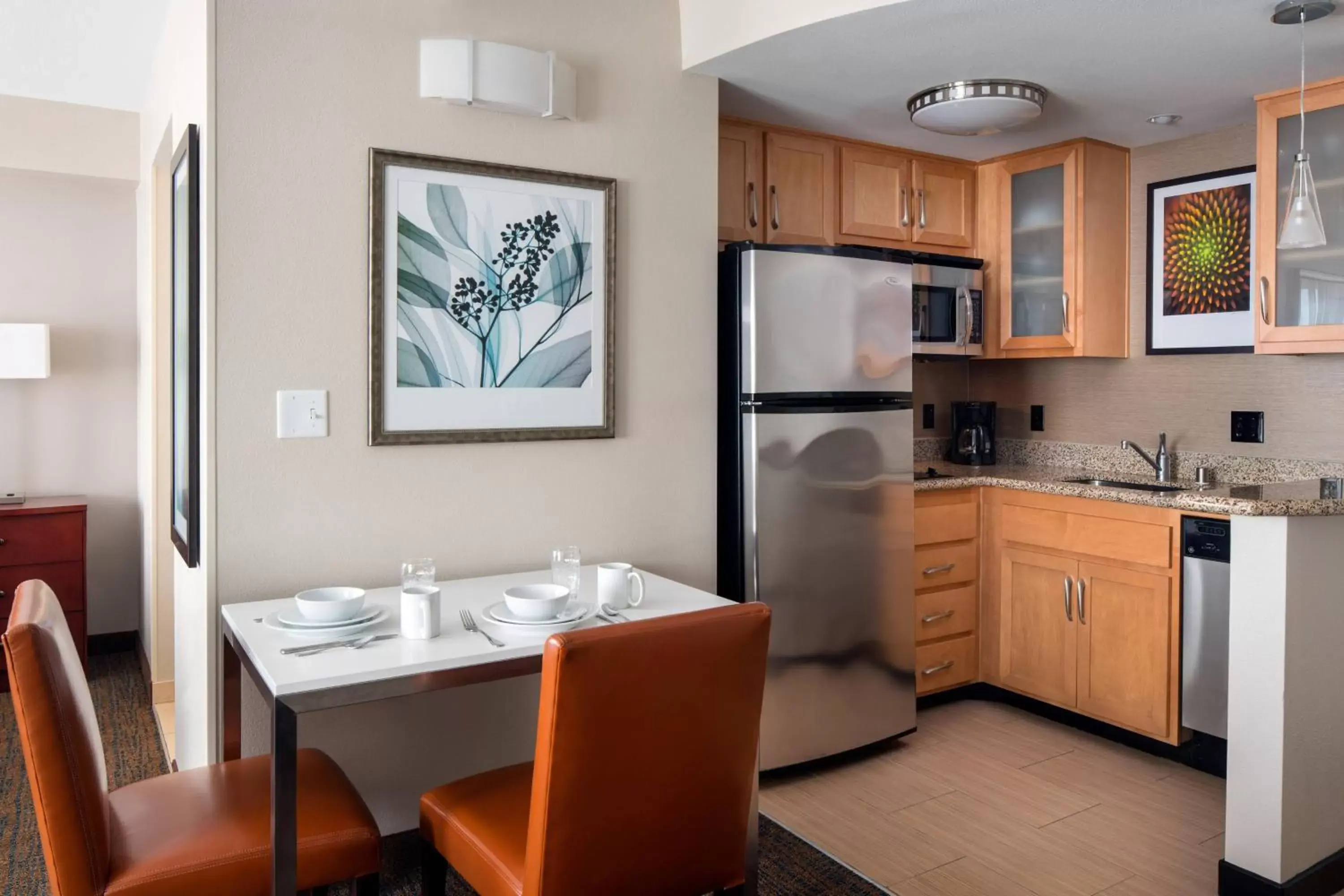 Kitchen or kitchenette, Kitchen/Kitchenette in Residence Inn Long Beach Downtown