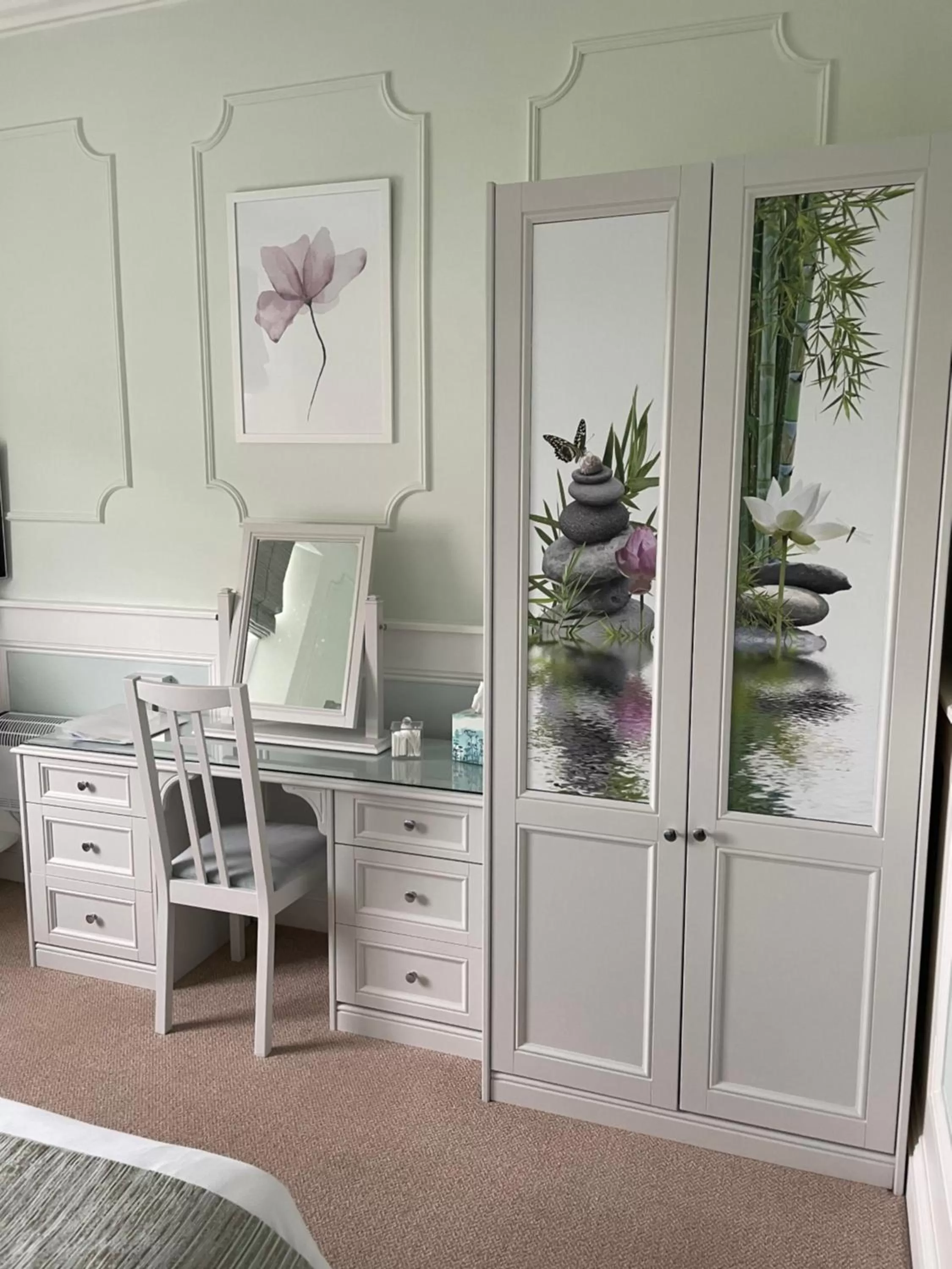 Bedroom in Carlton Court