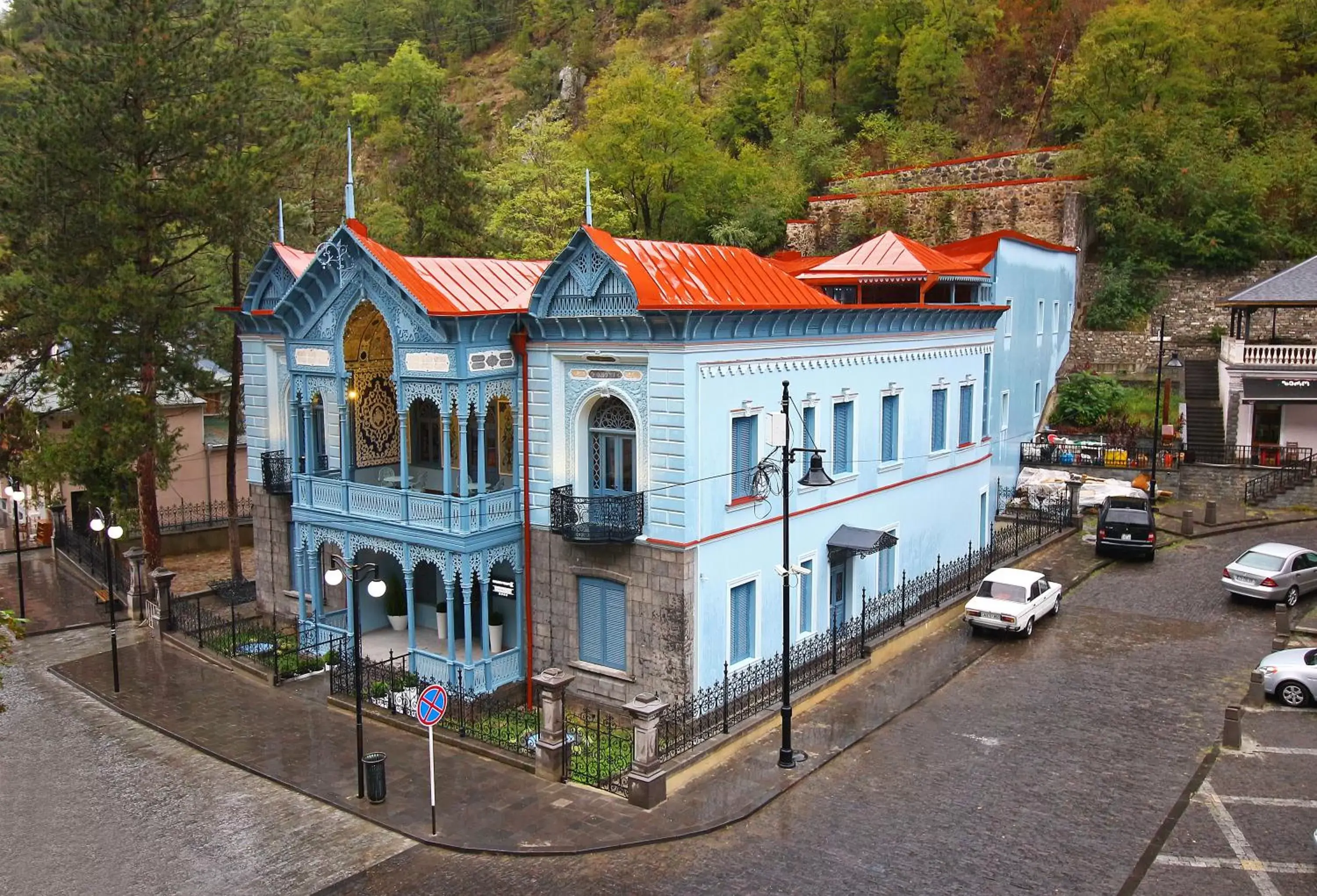 Facade/entrance, Property Building in Golden Tulip Borjomi