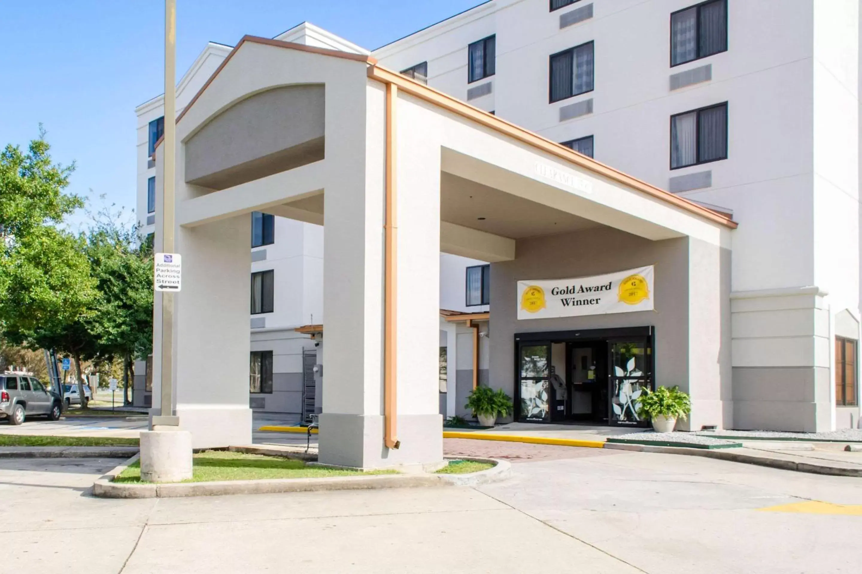 Property Building in Sleep Inn & Suites Metairie