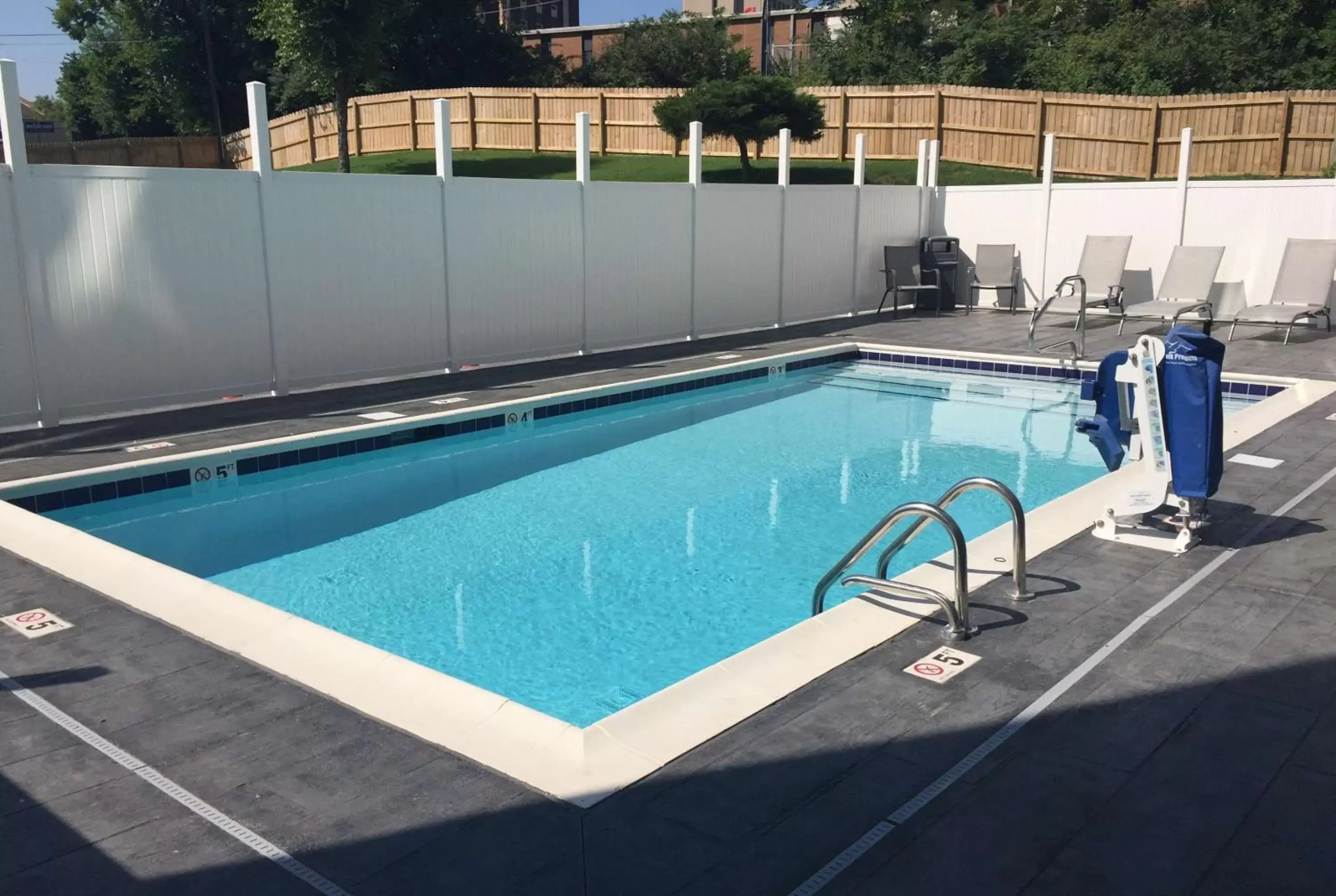 On site, Swimming Pool in Wingate by Wyndham Louisville Airport Expo Center