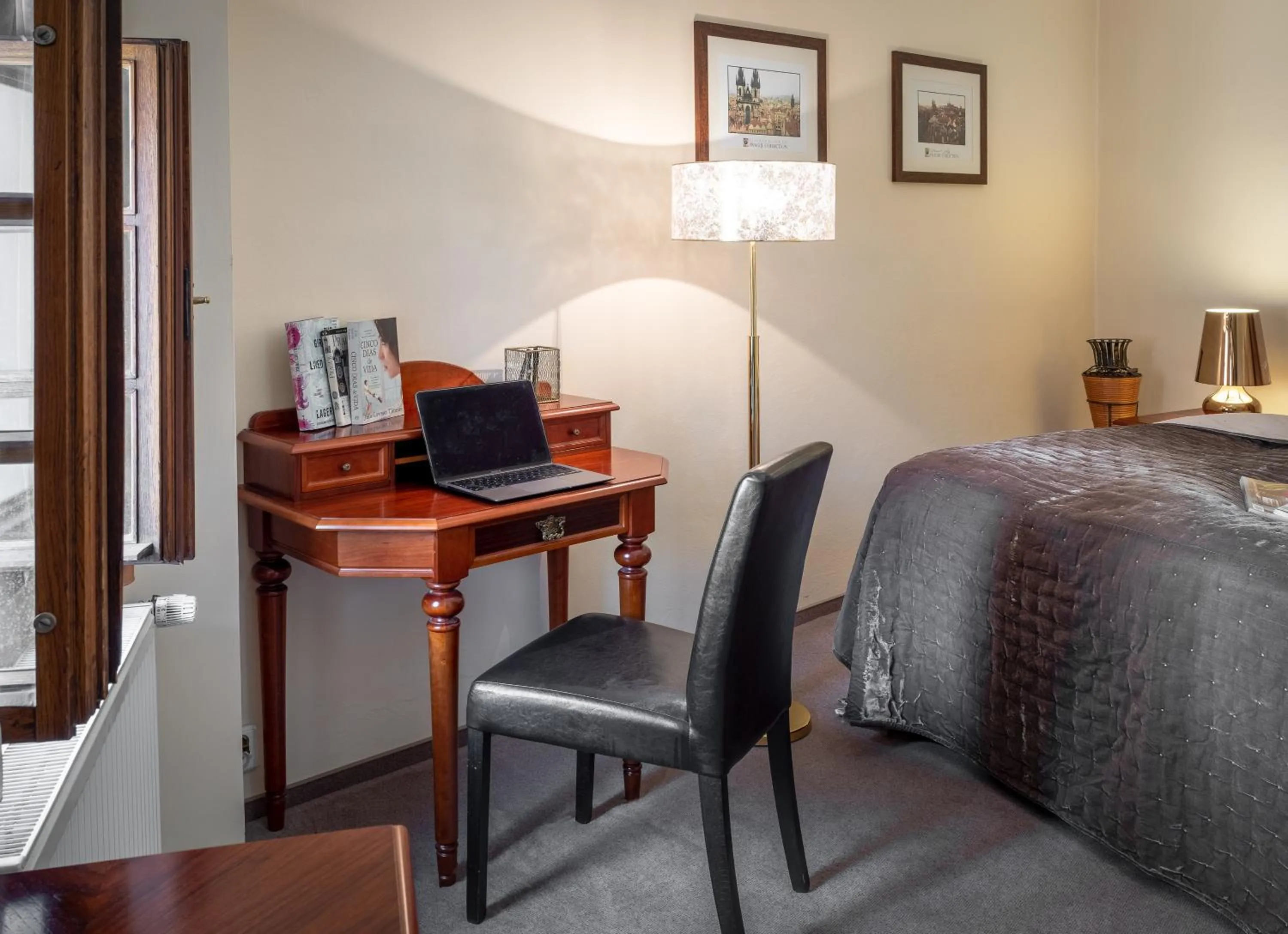 Bed in Aurus by Adrez