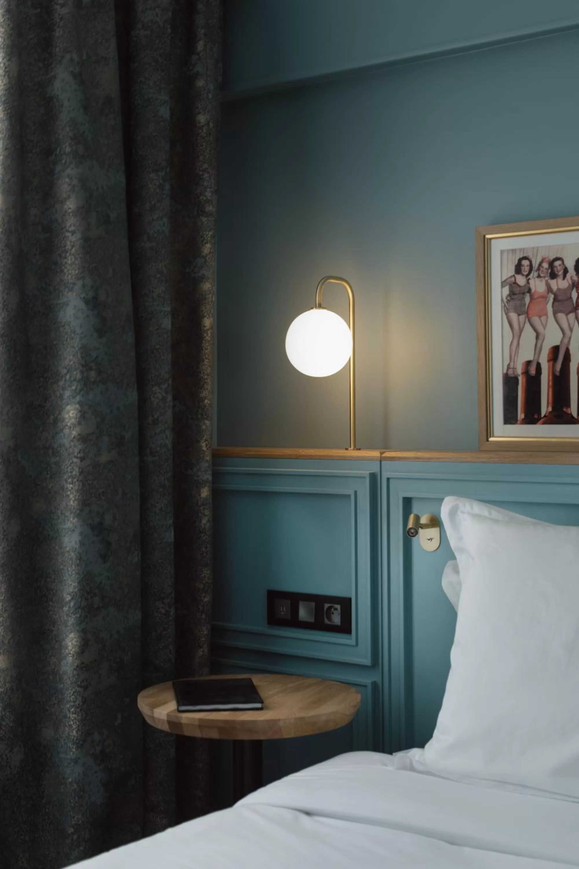 Bed in XO Hotel Paris